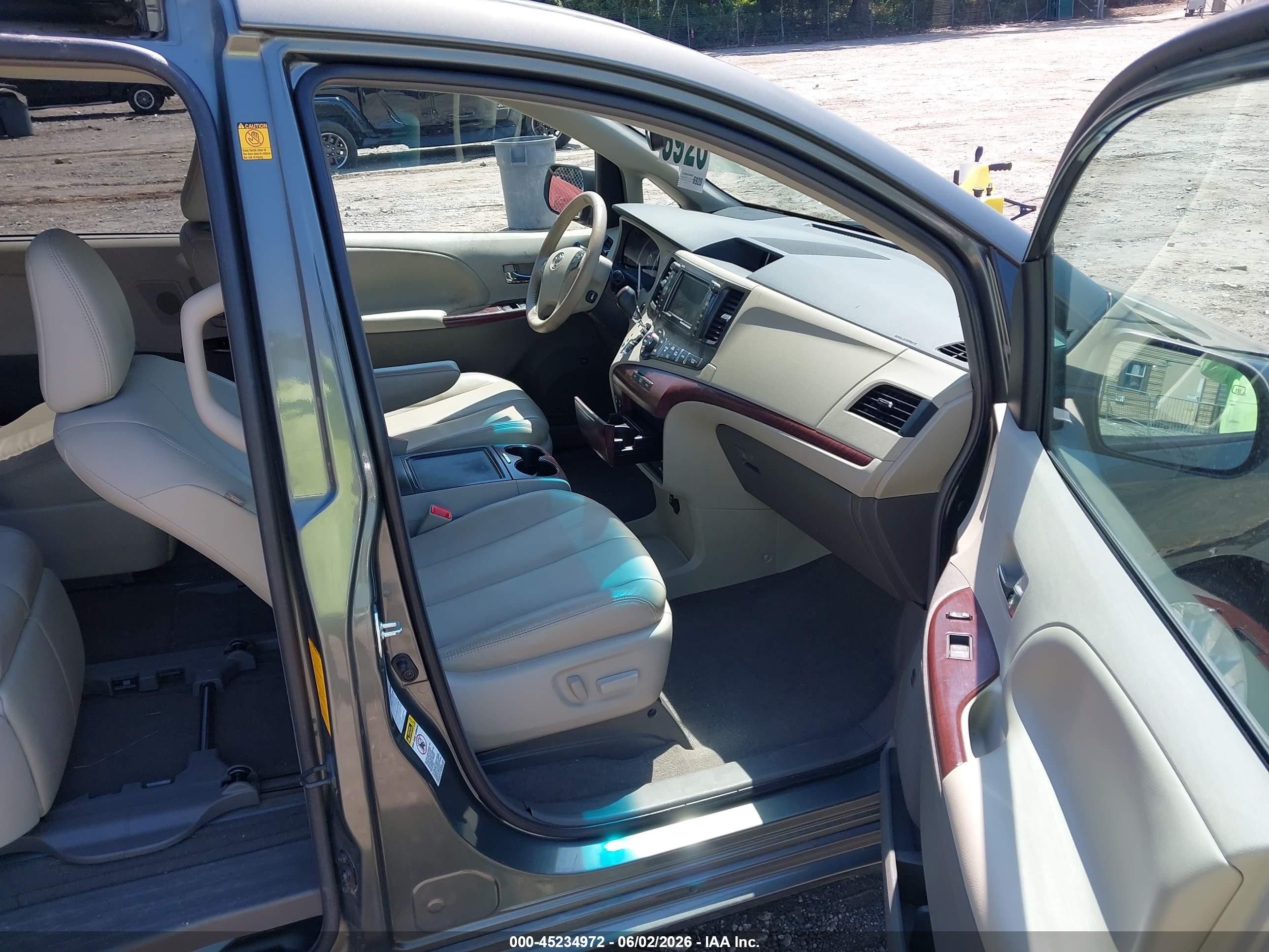 2012 Toyota Sienna Xle 7 Passenger Серый vin: 5TDDK3DC7CS048923
