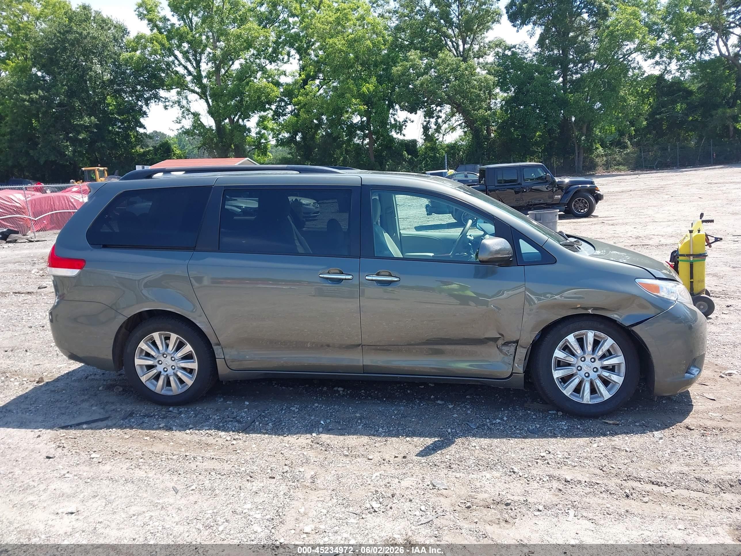 2012 Toyota Sienna Xle 7 Passenger Серый vin: 5TDDK3DC7CS048923