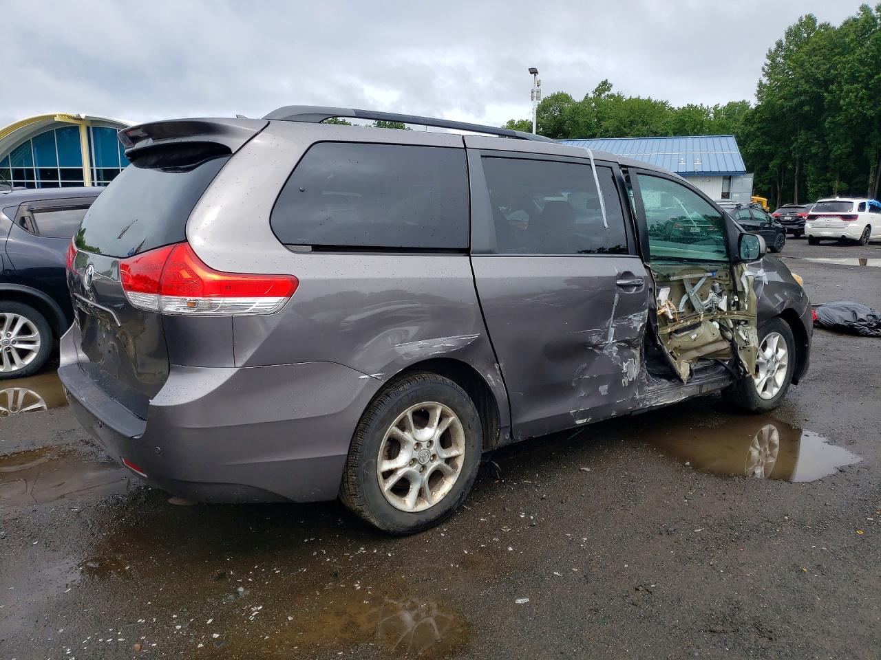 2013 Toyota Sienna Xle 7-passenger Серый vin: 5TDDK3DC7DS055646