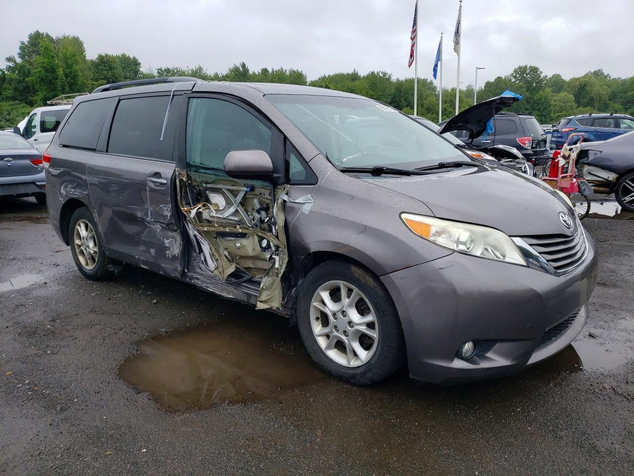 2013 Toyota Sienna Xle 7-passenger Серый vin: 5TDDK3DC7DS055646