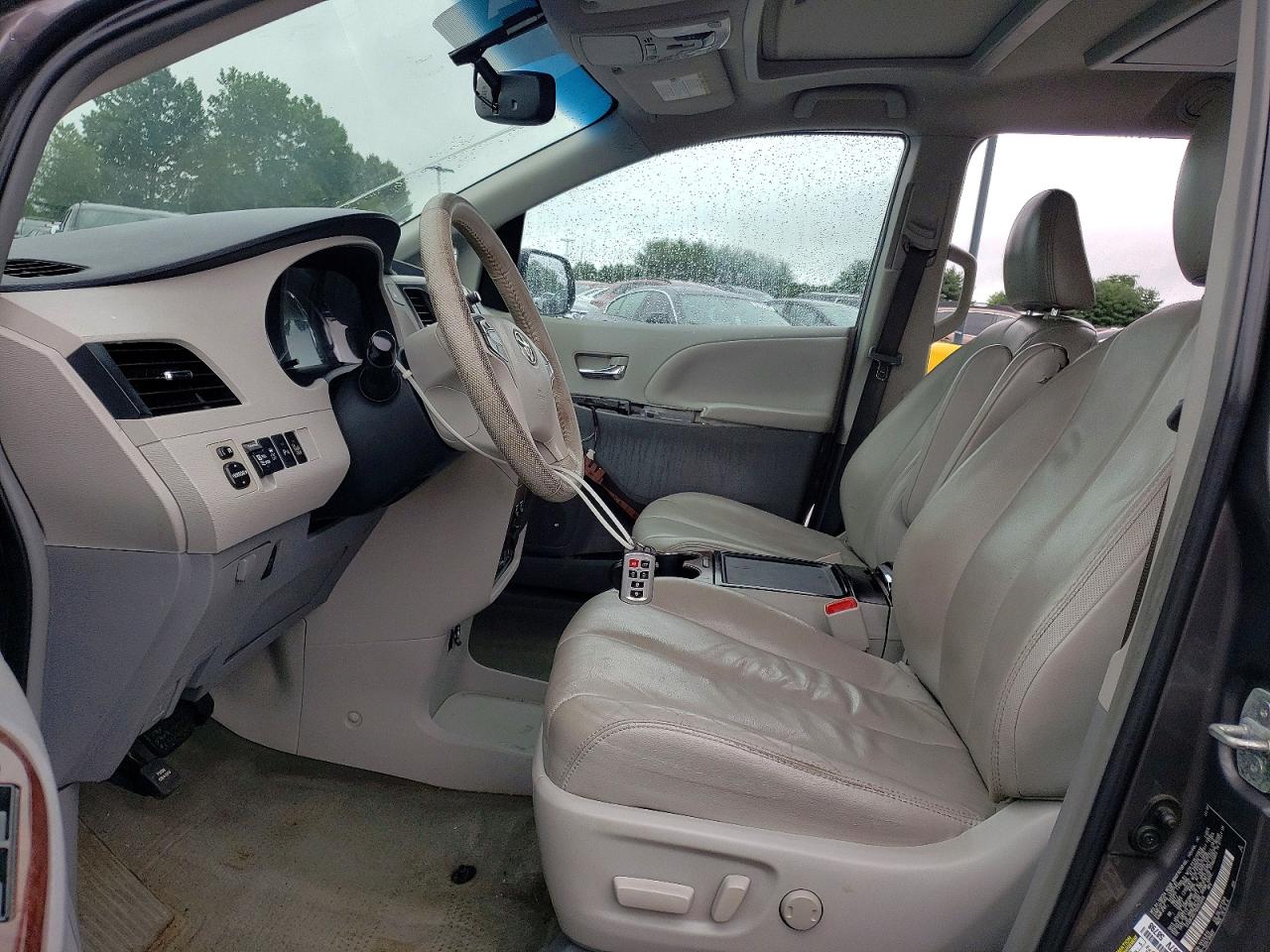 2013 Toyota Sienna Xle 7-passenger Серый vin: 5TDDK3DC7DS055646