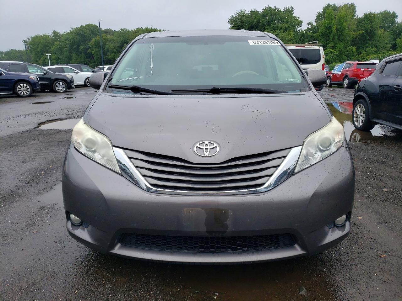 2013 Toyota Sienna Xle 7-passenger Серый vin: 5TDDK3DC7DS055646