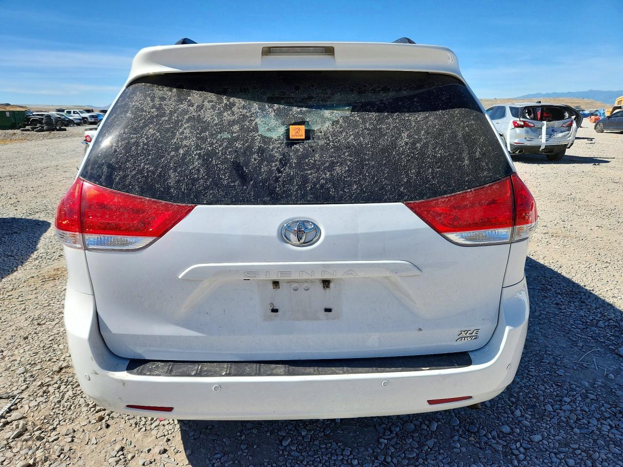 2013 Toyota Sienna Xle 7-passenger White vin: 5TDDK3DC7DS057445