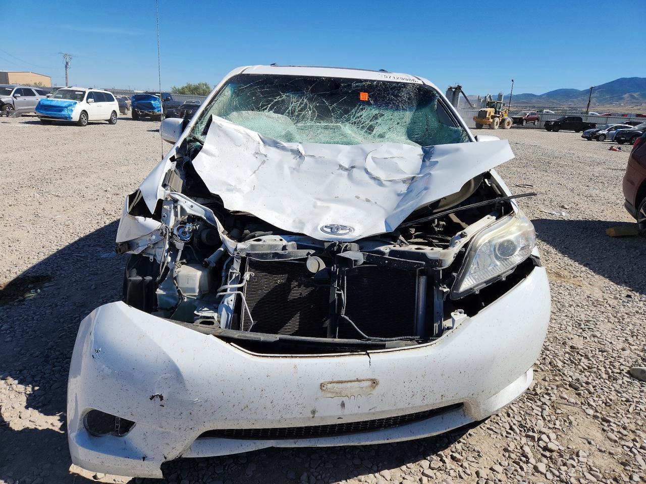 2013 Toyota Sienna Xle 7-passenger White vin: 5TDDK3DC7DS057445