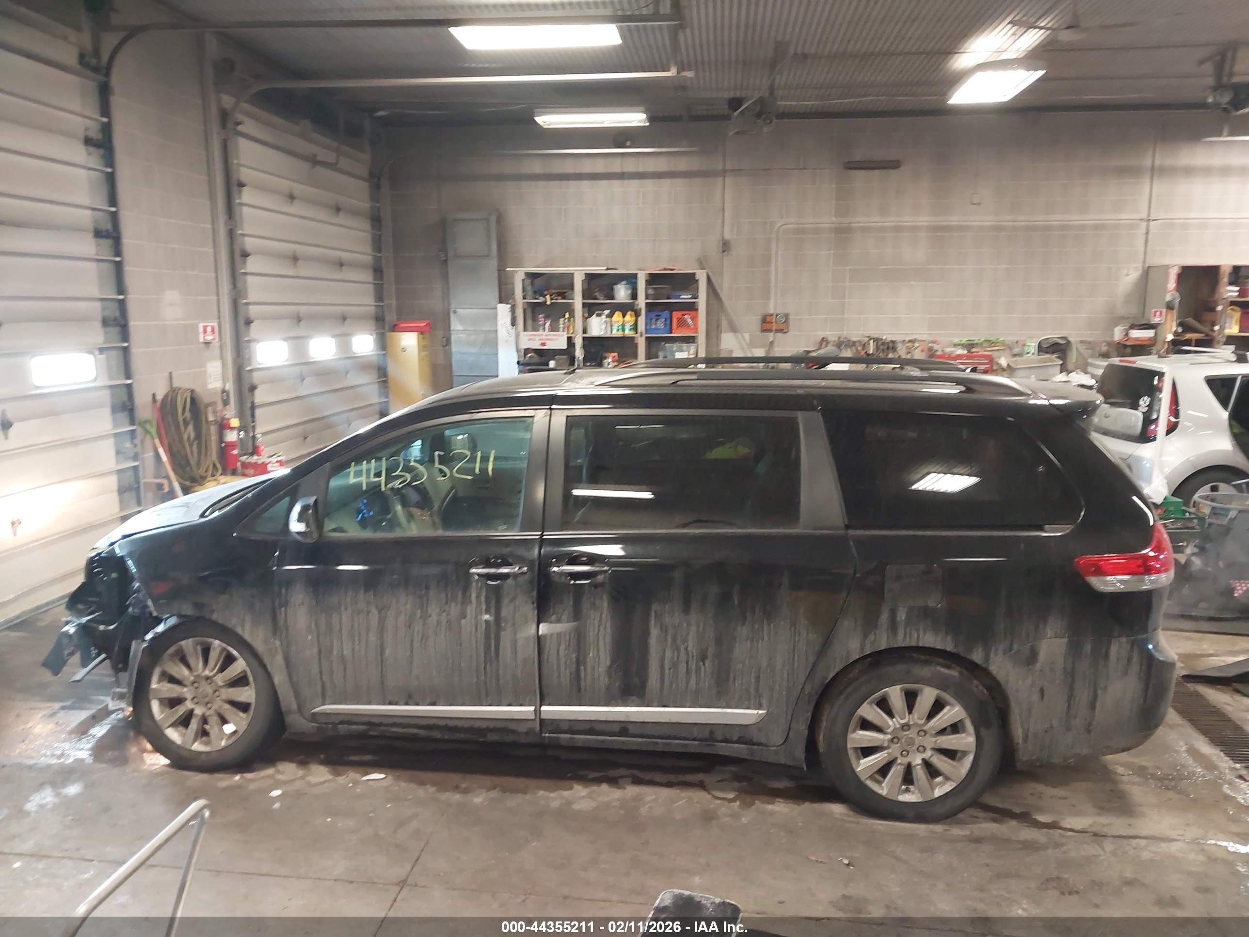 2013 Toyota Sienna Limited 7 Passenger Black vin: 5TDDK3DC7DS059034