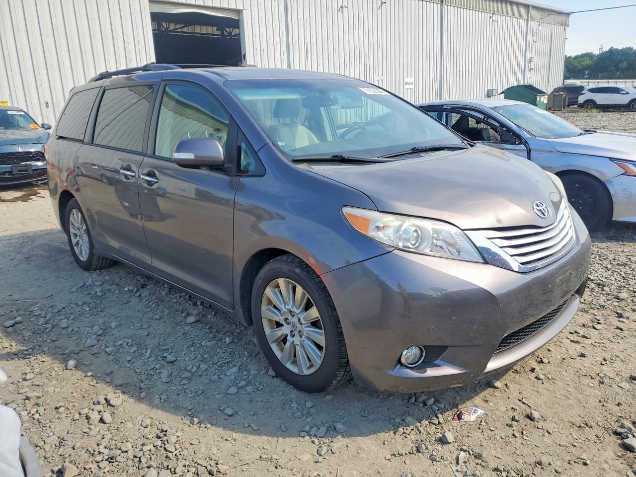 2013 Toyota Sienna Limited 7-passenger Серебряный vin: 5TDDK3DC7DS059678