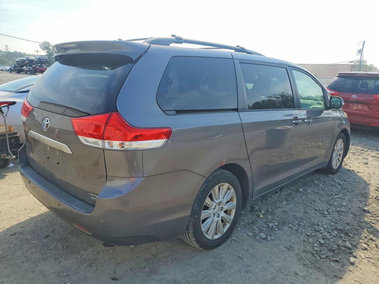 2013 Toyota Sienna Limited 7-passenger Серебряный vin: 5TDDK3DC7DS059678