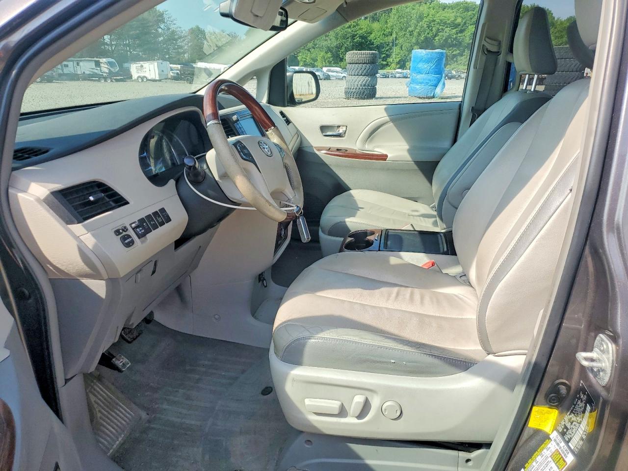 2013 Toyota Sienna Limited 7-passenger Серебряный vin: 5TDDK3DC7DS059678