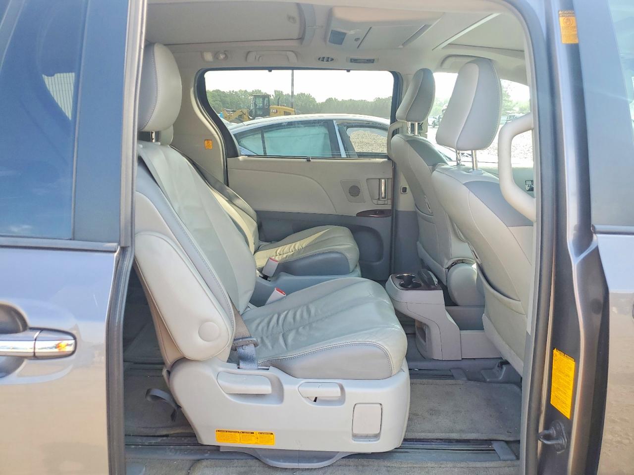 2013 Toyota Sienna Limited 7-passenger Серебряный vin: 5TDDK3DC7DS059678