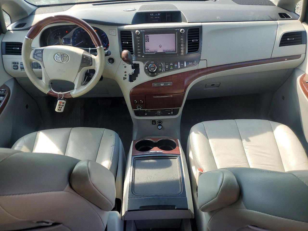 2013 Toyota Sienna Limited 7-passenger Серебряный vin: 5TDDK3DC7DS059678