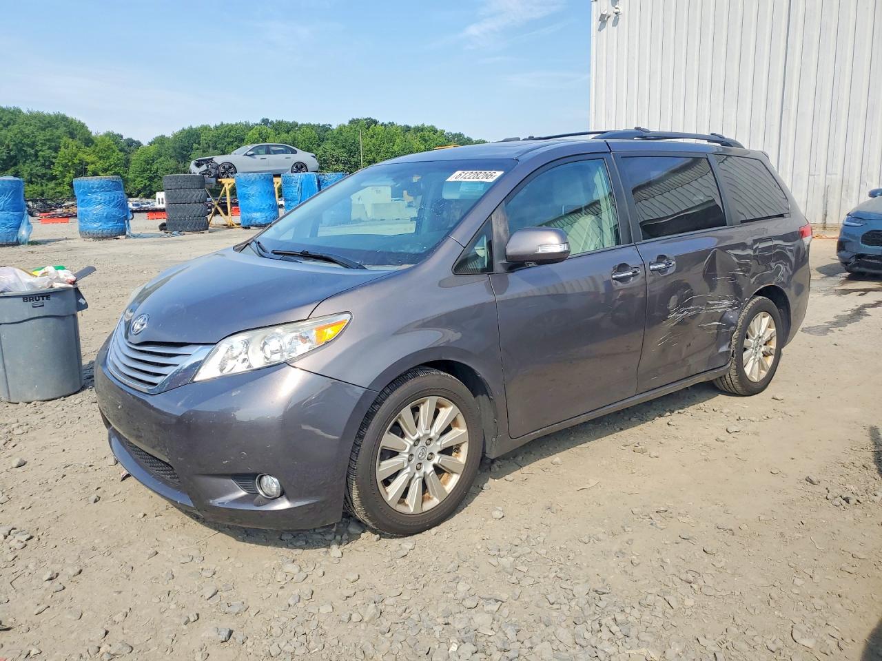 2013 Toyota Sienna Limited 7-passenger Silver vin: 5TDDK3DC7DS059678