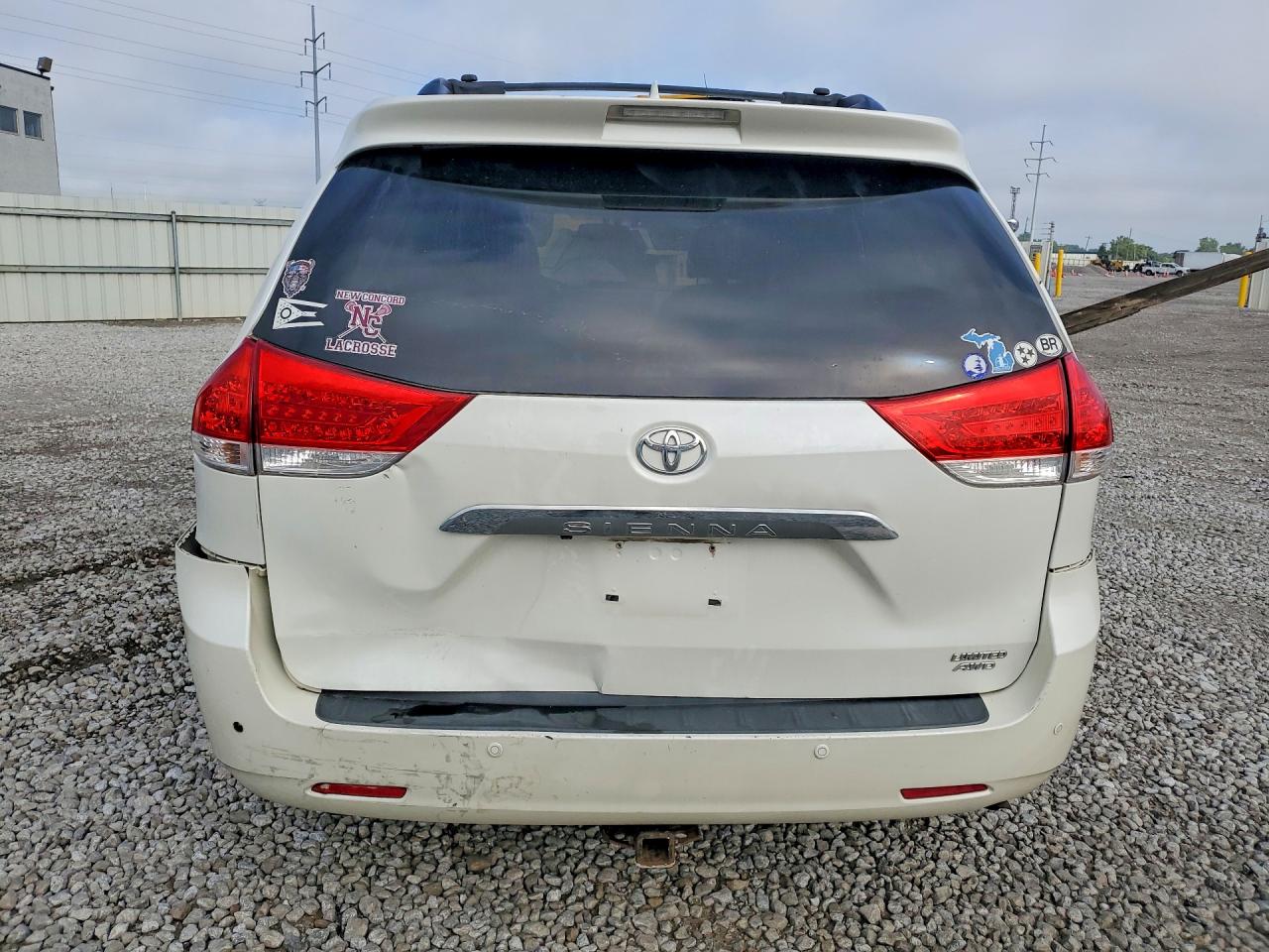 2013 Toyota Sienna Limited 7-passenger White vin: 5TDDK3DC7DS060457