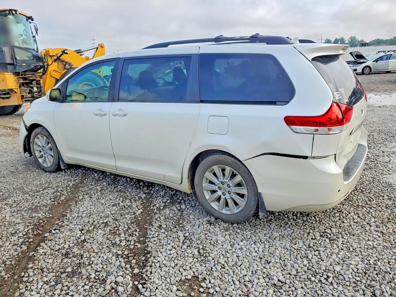 2013 Toyota Sienna Limited 7-passenger White vin: 5TDDK3DC7DS060457