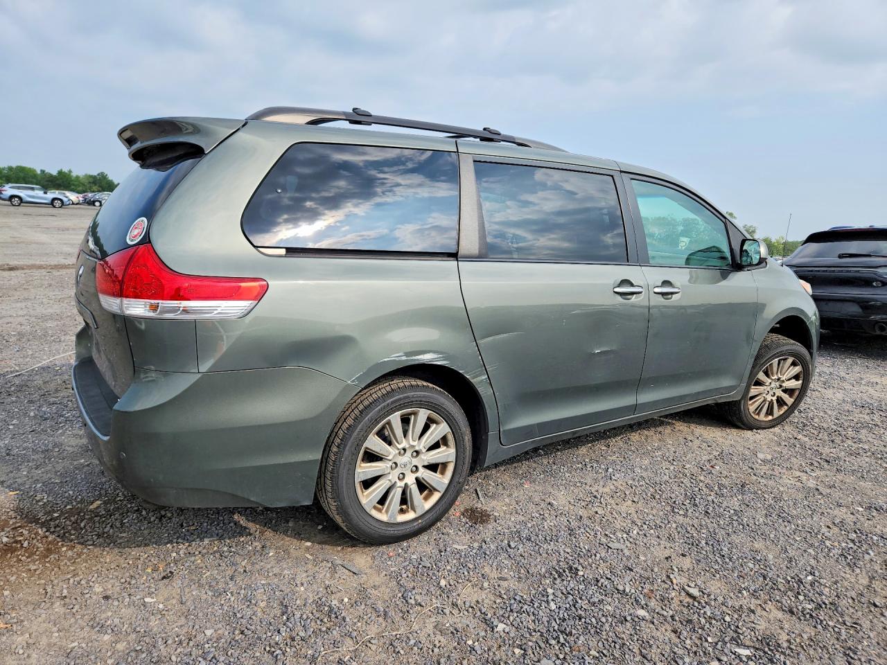 2013 Toyota Sienna Бирюзовый vin: 5TDDK3DC7DS061818