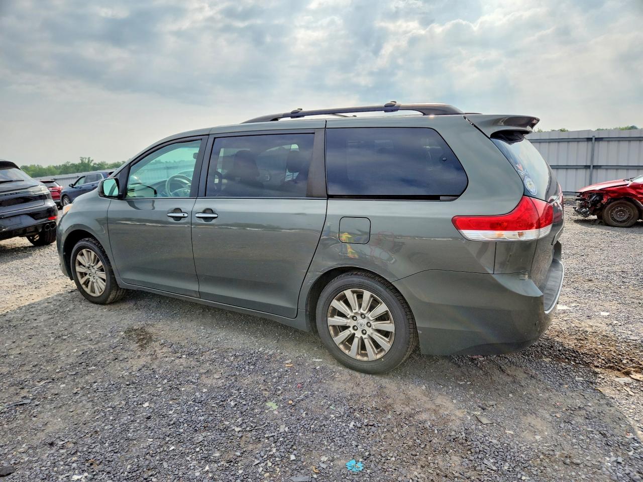 2013 Toyota Sienna Бирюзовый vin: 5TDDK3DC7DS061818
