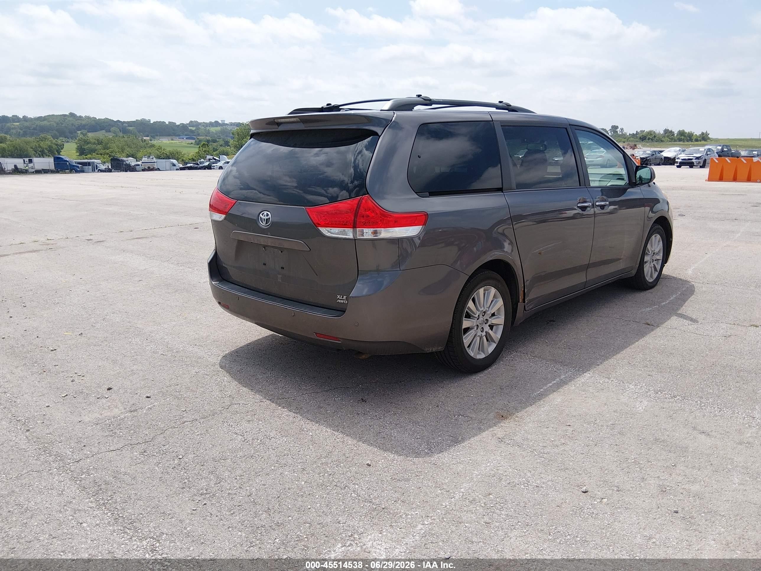 2013 Toyota Sienna Xle 7 Passenger Gray vin: 5TDDK3DC7DS063195