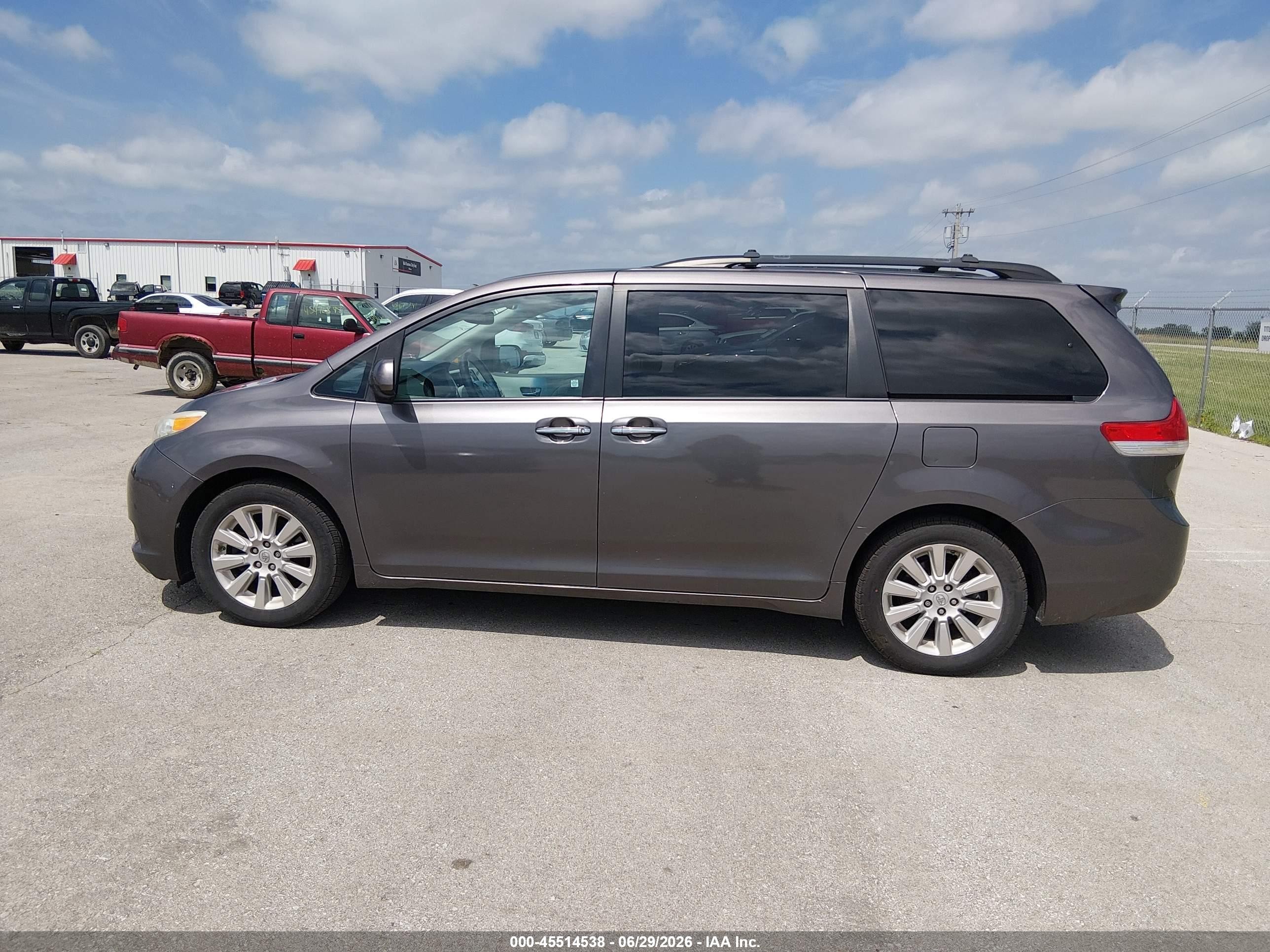2013 Toyota Sienna Xle 7 Passenger Gray vin: 5TDDK3DC7DS063195