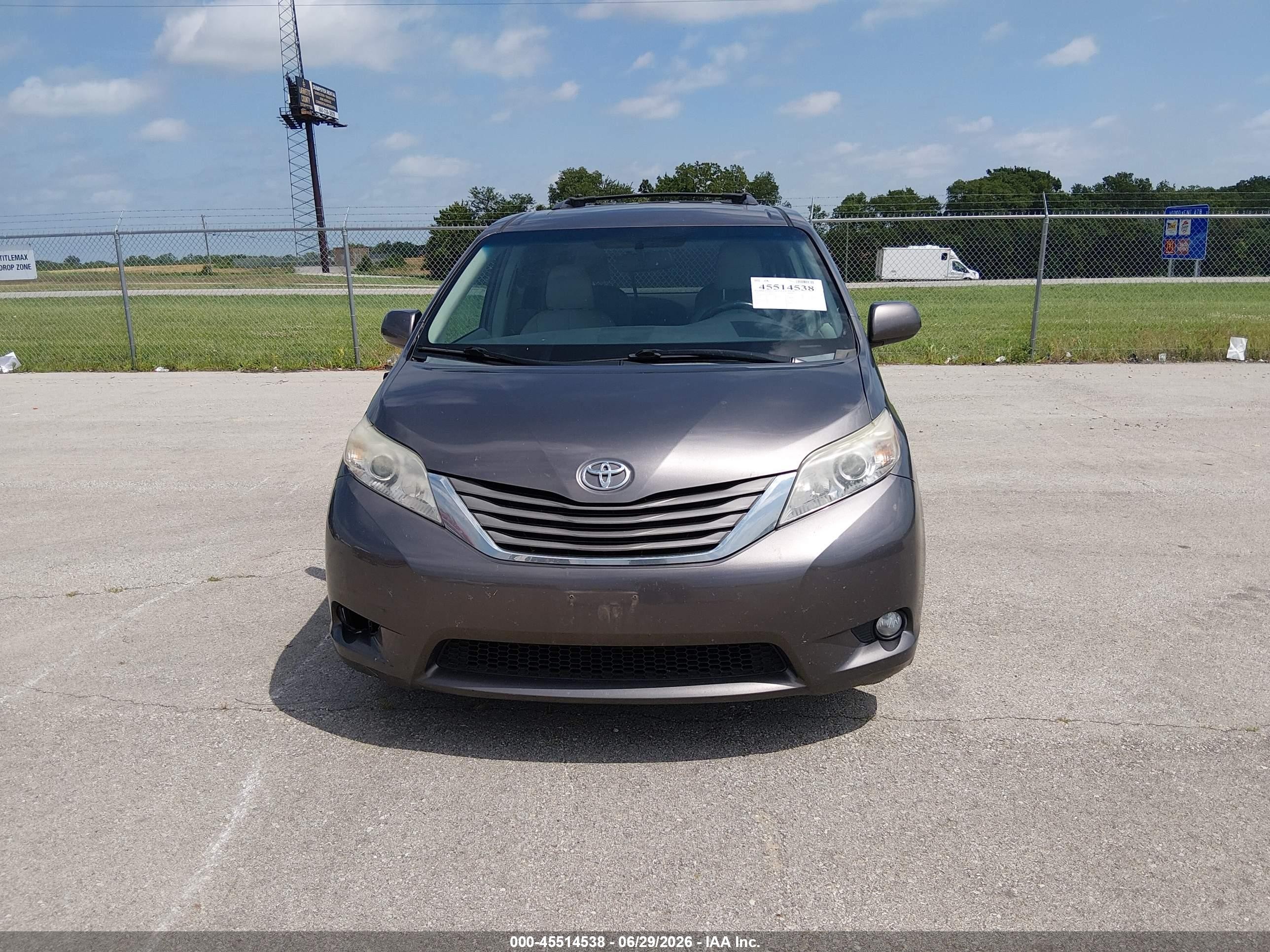 2013 Toyota Sienna Xle 7 Passenger Gray vin: 5TDDK3DC7DS063195