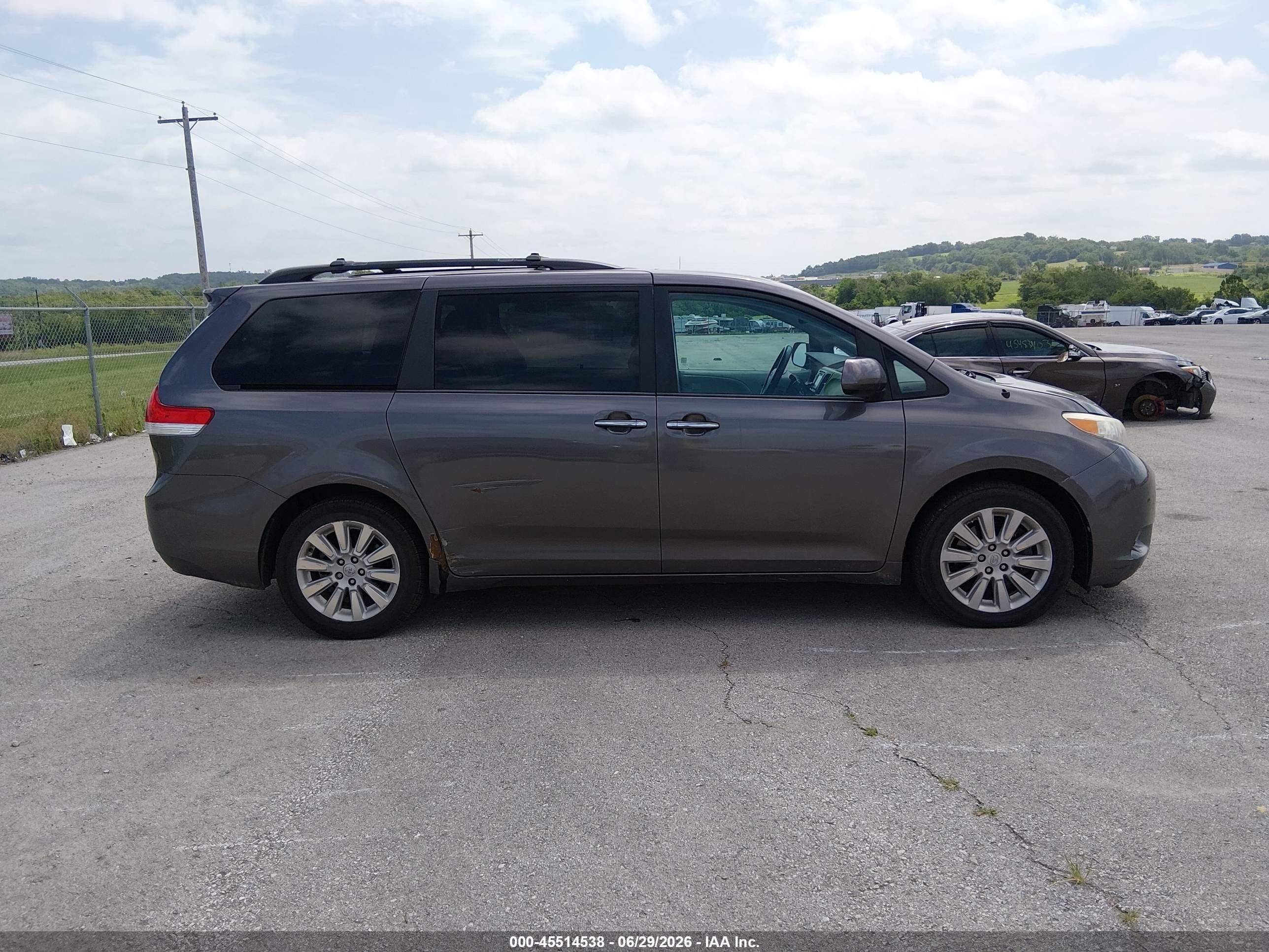 2013 Toyota Sienna Xle 7 Passenger Gray vin: 5TDDK3DC7DS063195