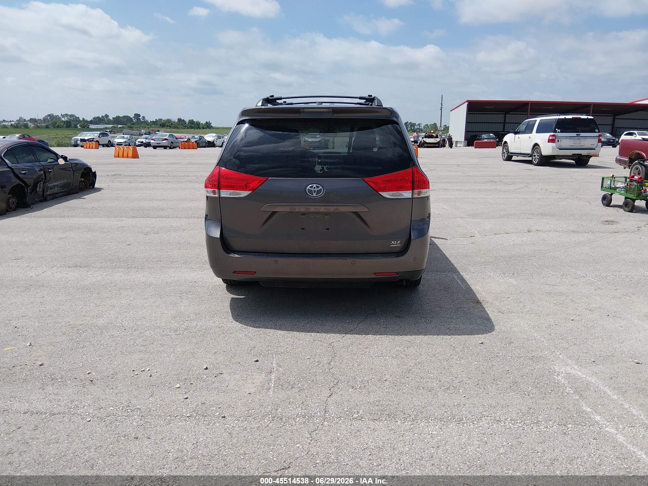 2013 Toyota Sienna Xle 7 Passenger Gray vin: 5TDDK3DC7DS063195
