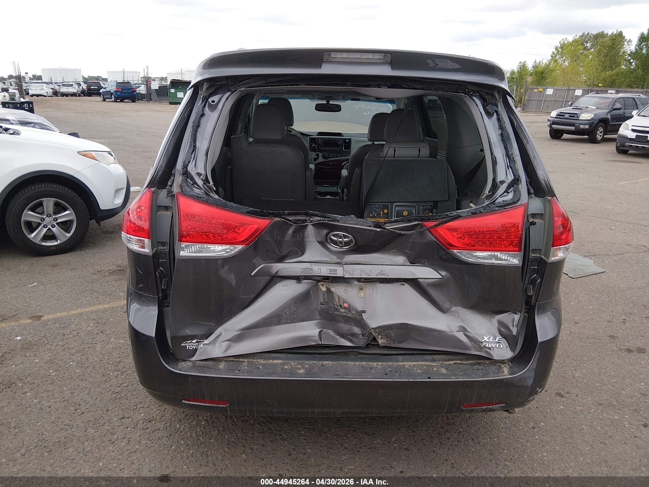2014 Toyota Sienna Xle 7 Passenger Gray vin: 5TDDK3DC7ES082136