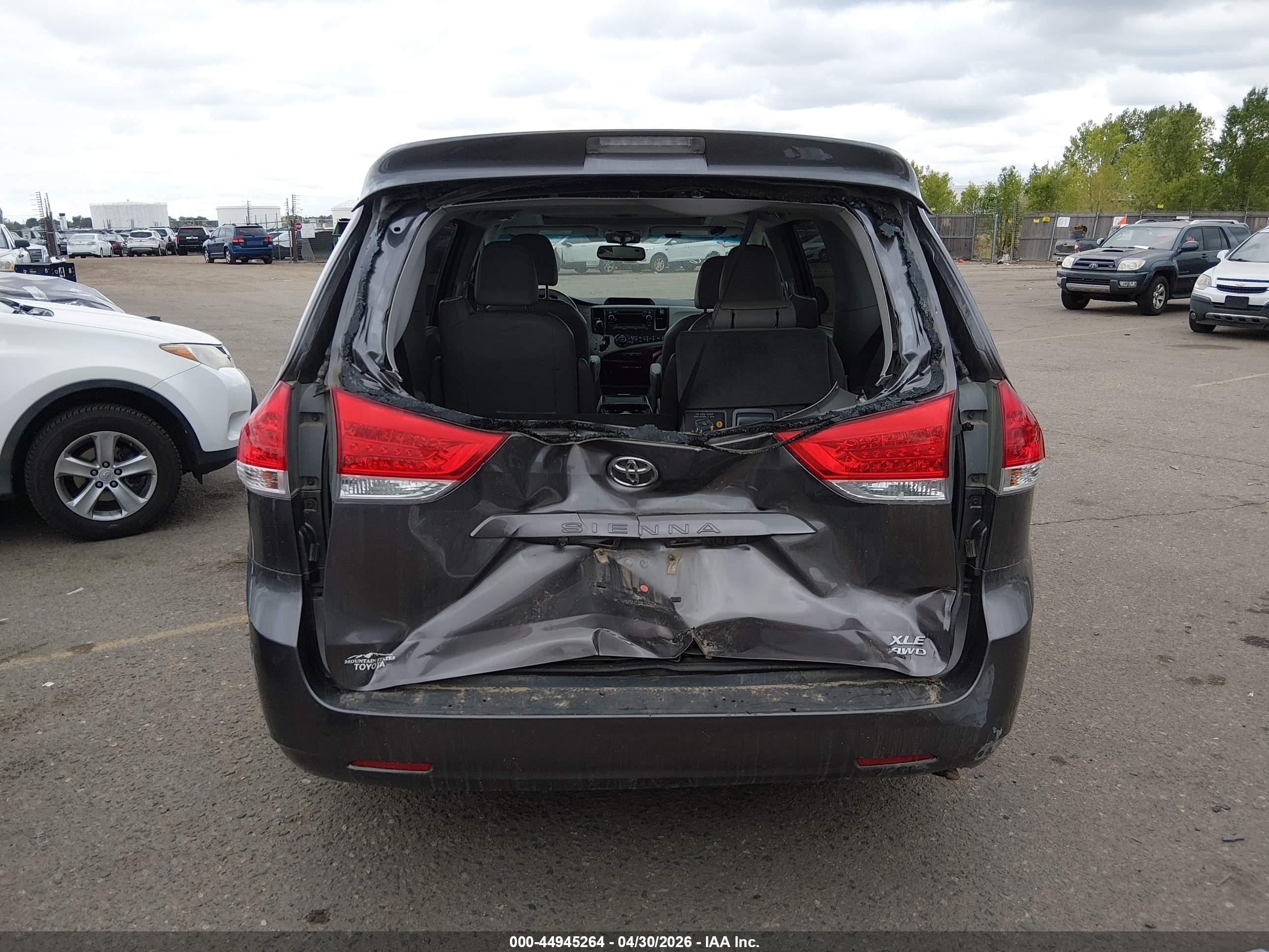 2014 Toyota Sienna Xle 7 Passenger Gray vin: 5TDDK3DC7ES082136