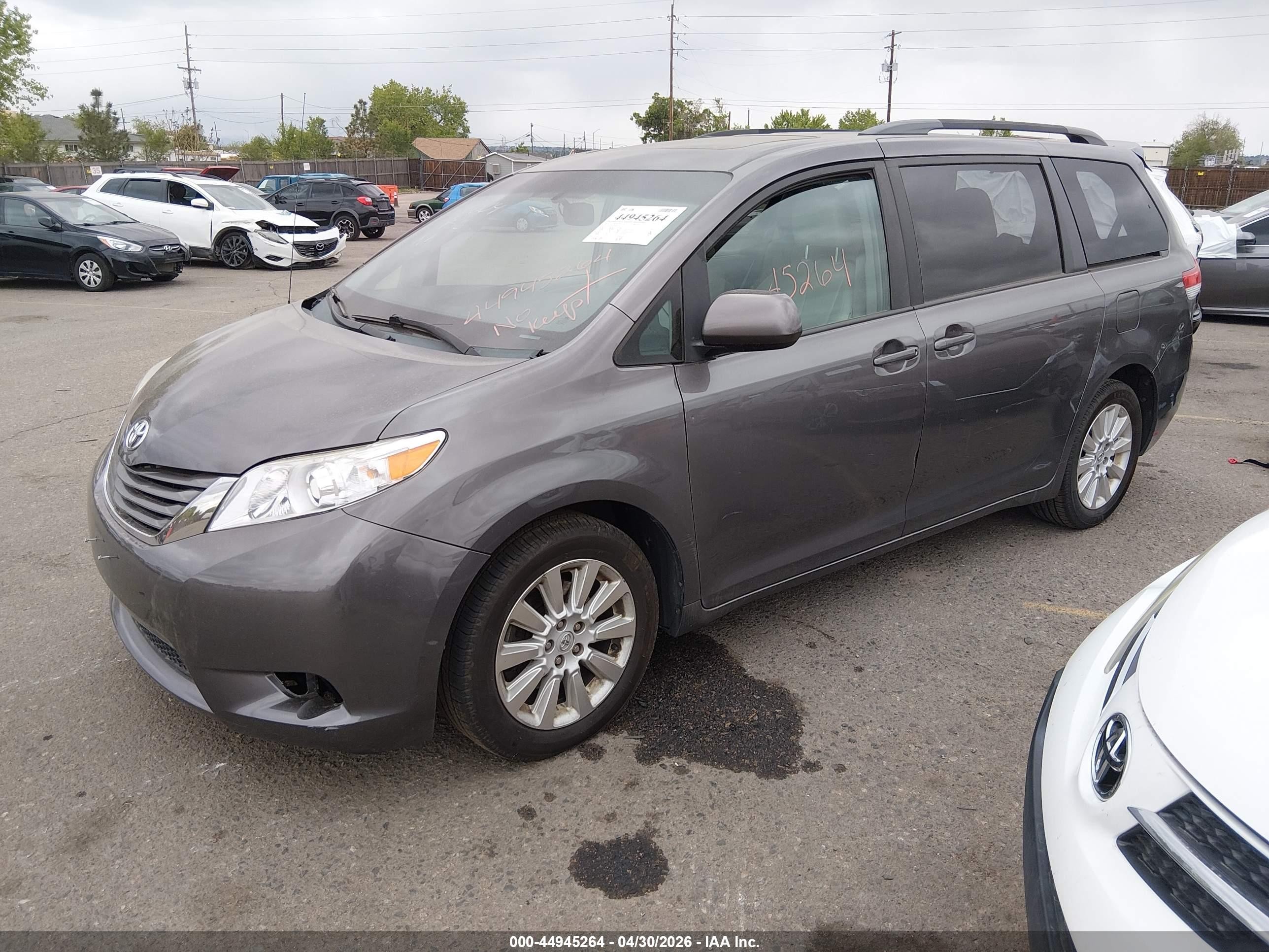 2014 Toyota Sienna Xle 7 Passenger Gray vin: 5TDDK3DC7ES082136