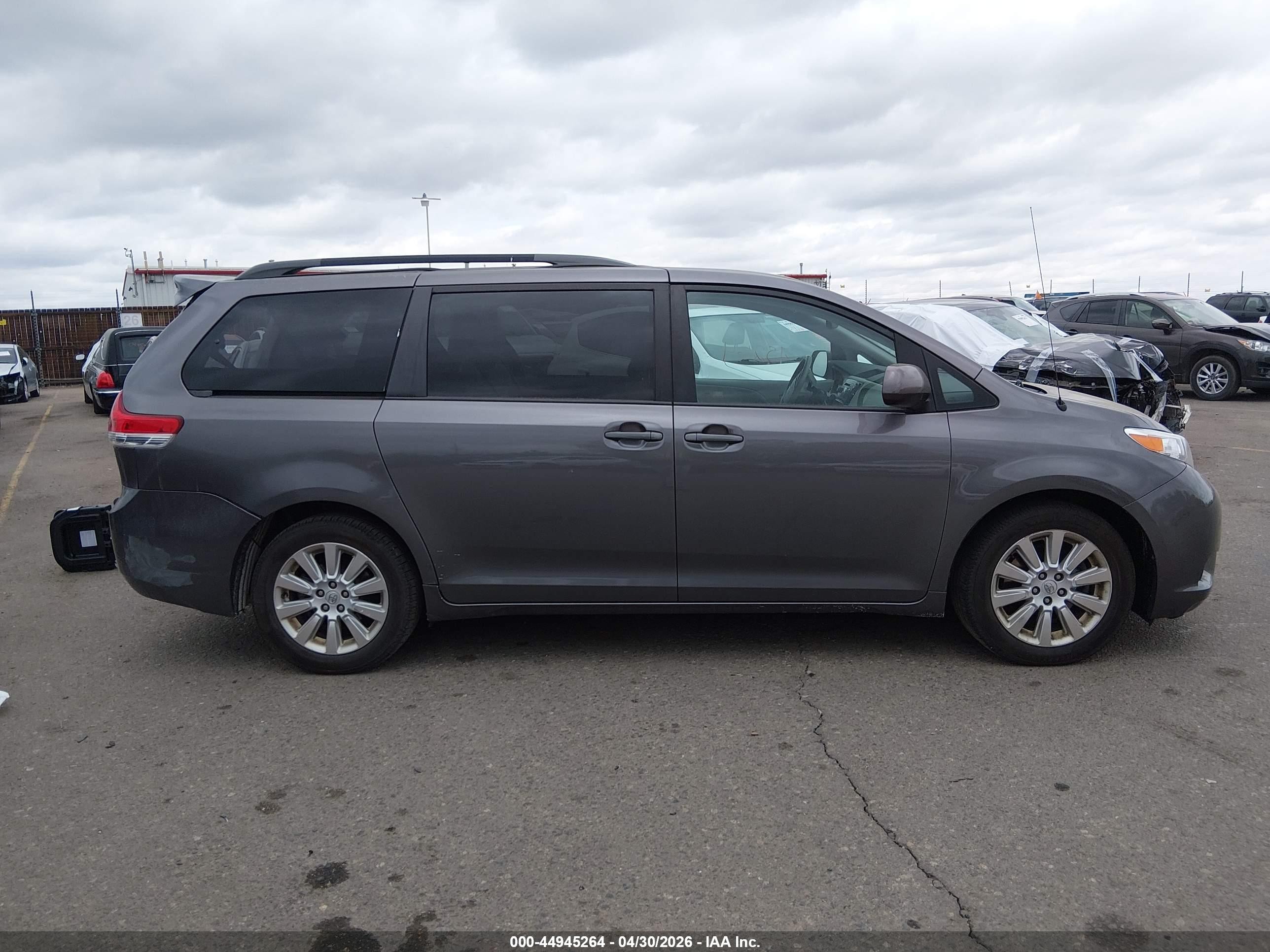 2014 Toyota Sienna Xle 7 Passenger Gray vin: 5TDDK3DC7ES082136