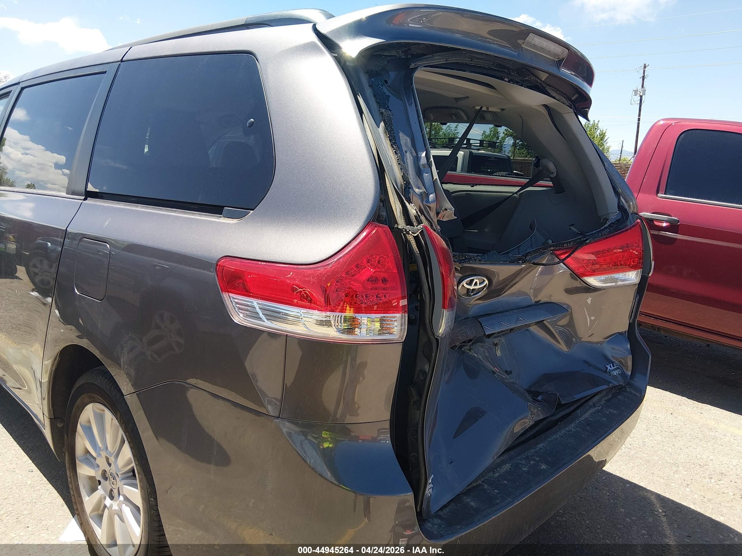 2014 Toyota Sienna Xle 7 Passenger Gray vin: 5TDDK3DC7ES082136