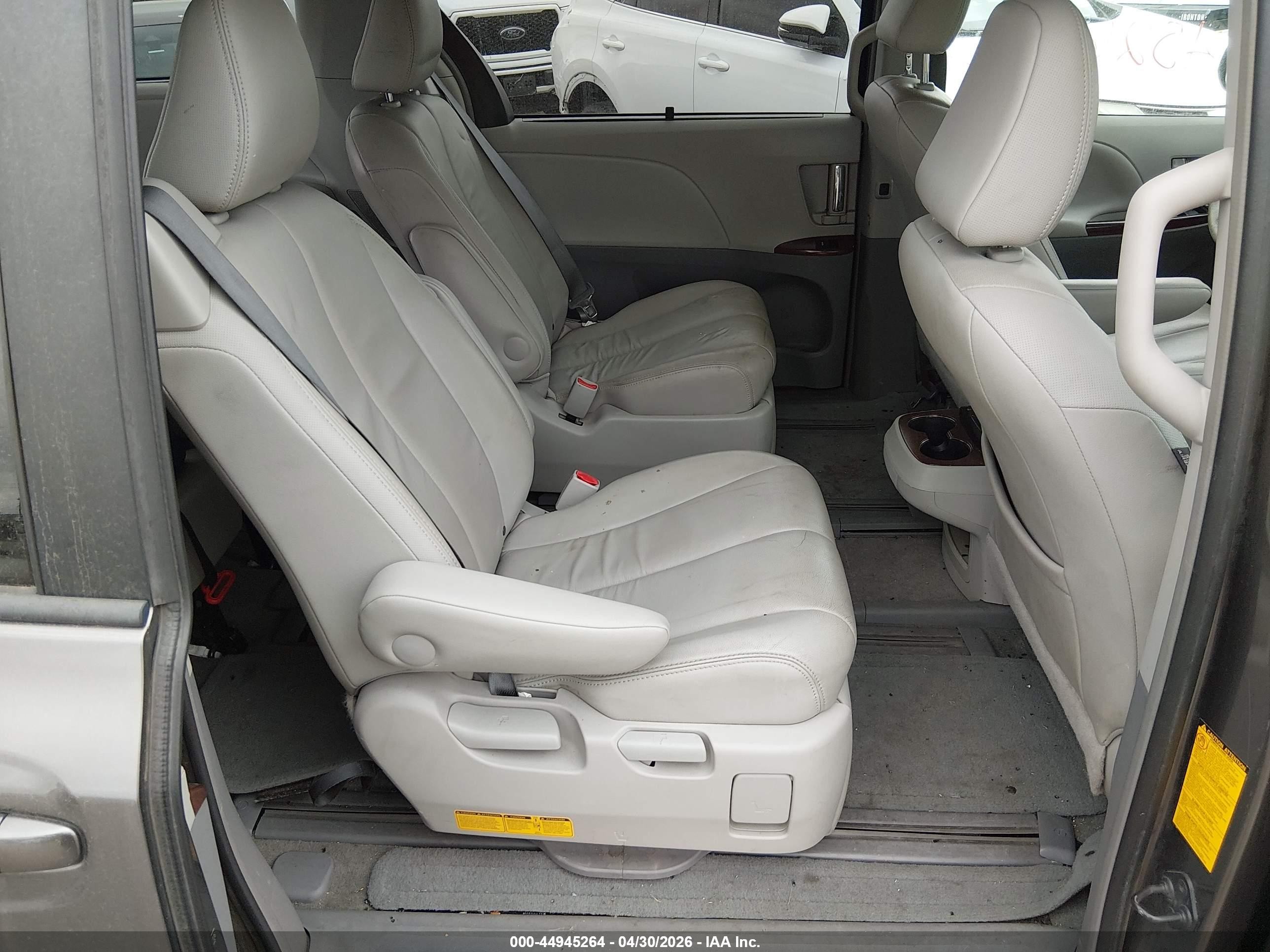 2014 Toyota Sienna Xle 7 Passenger Gray vin: 5TDDK3DC7ES082136
