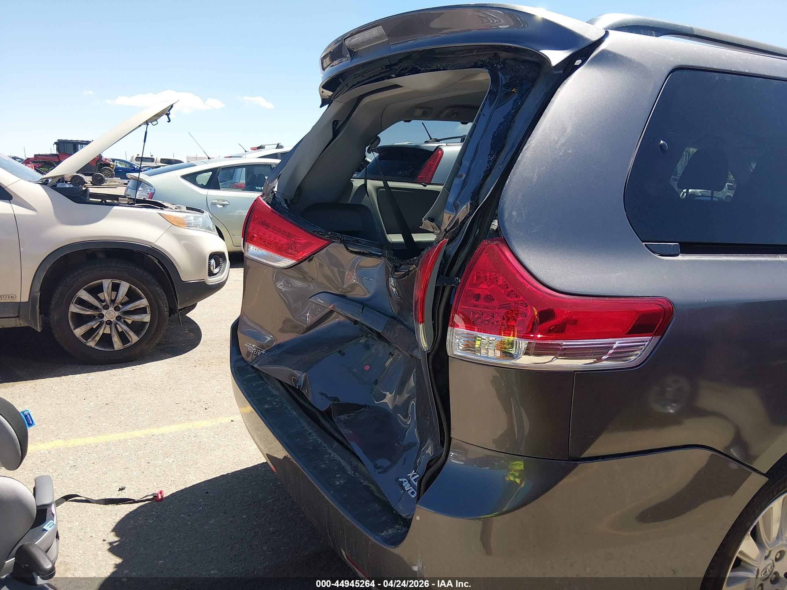 2014 Toyota Sienna Xle 7 Passenger Gray vin: 5TDDK3DC7ES082136