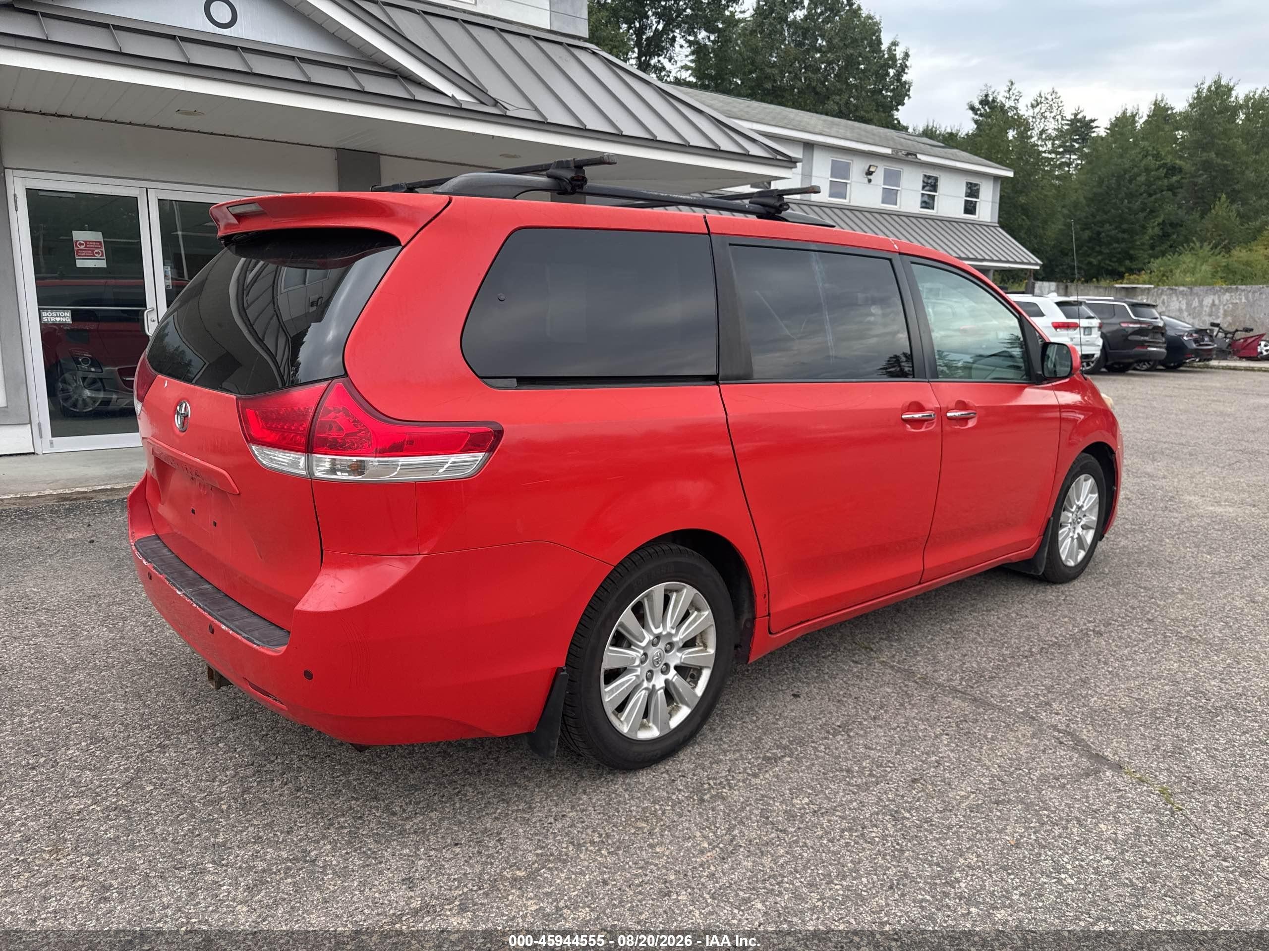 2014 Toyota Sienna Xle 7 Passenger Red vin: 5TDDK3DC7ES083755