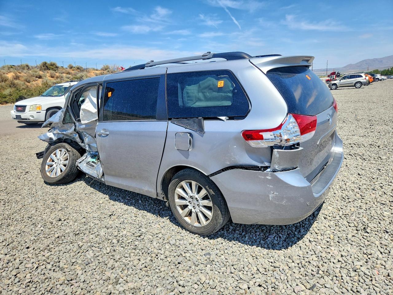 2014 Toyota Sienna Xle 7-passenger Silver vin: 5TDDK3DC7ES087188
