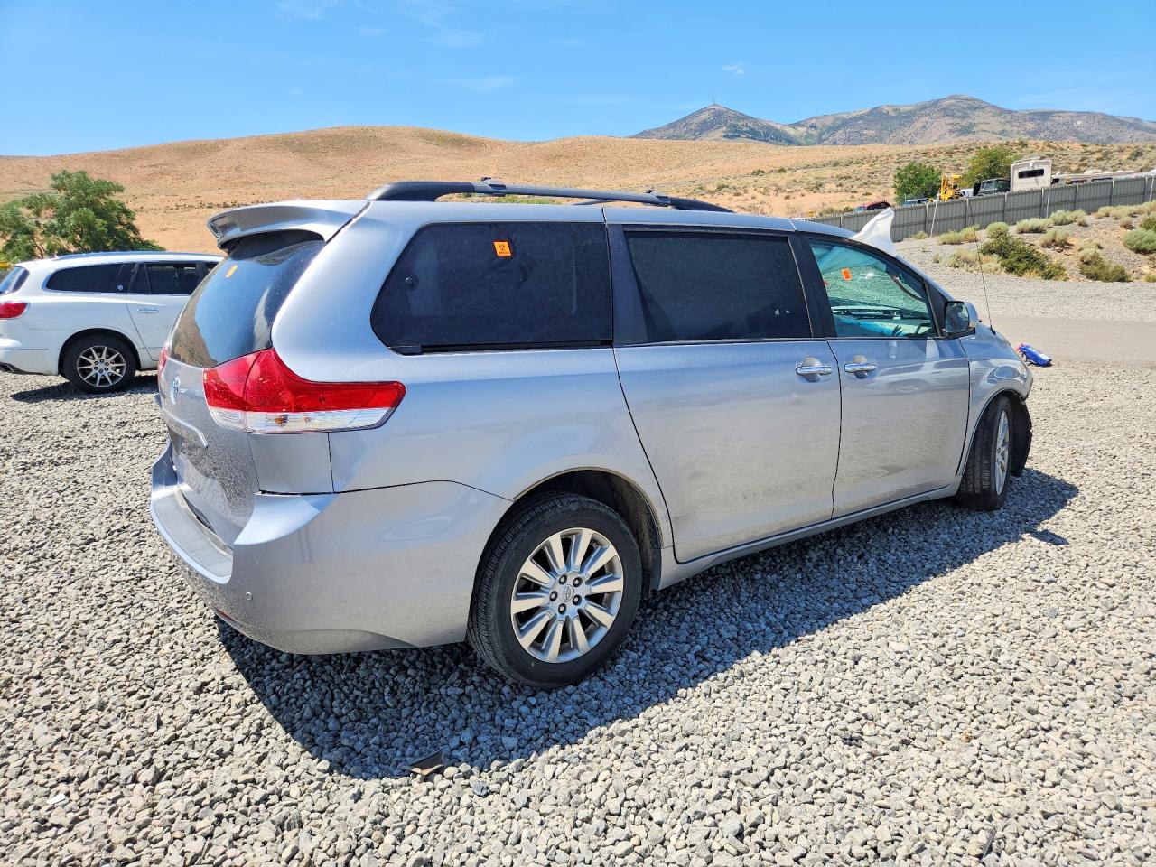 2014 Toyota Sienna Xle 7-passenger Silver vin: 5TDDK3DC7ES087188