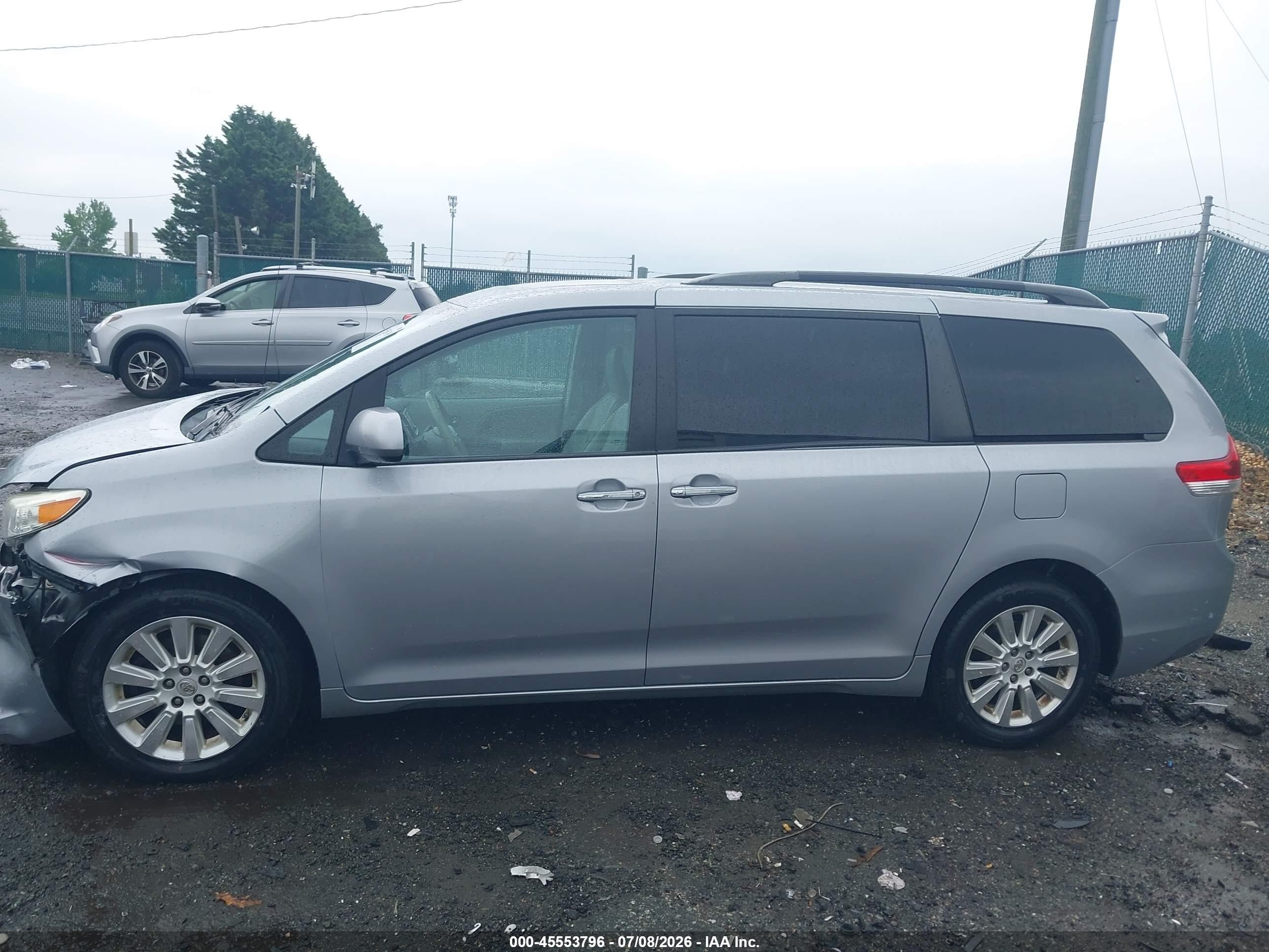 2014 Toyota Sienna Xle 7 Passenger Gray vin: 5TDDK3DC7ES090608