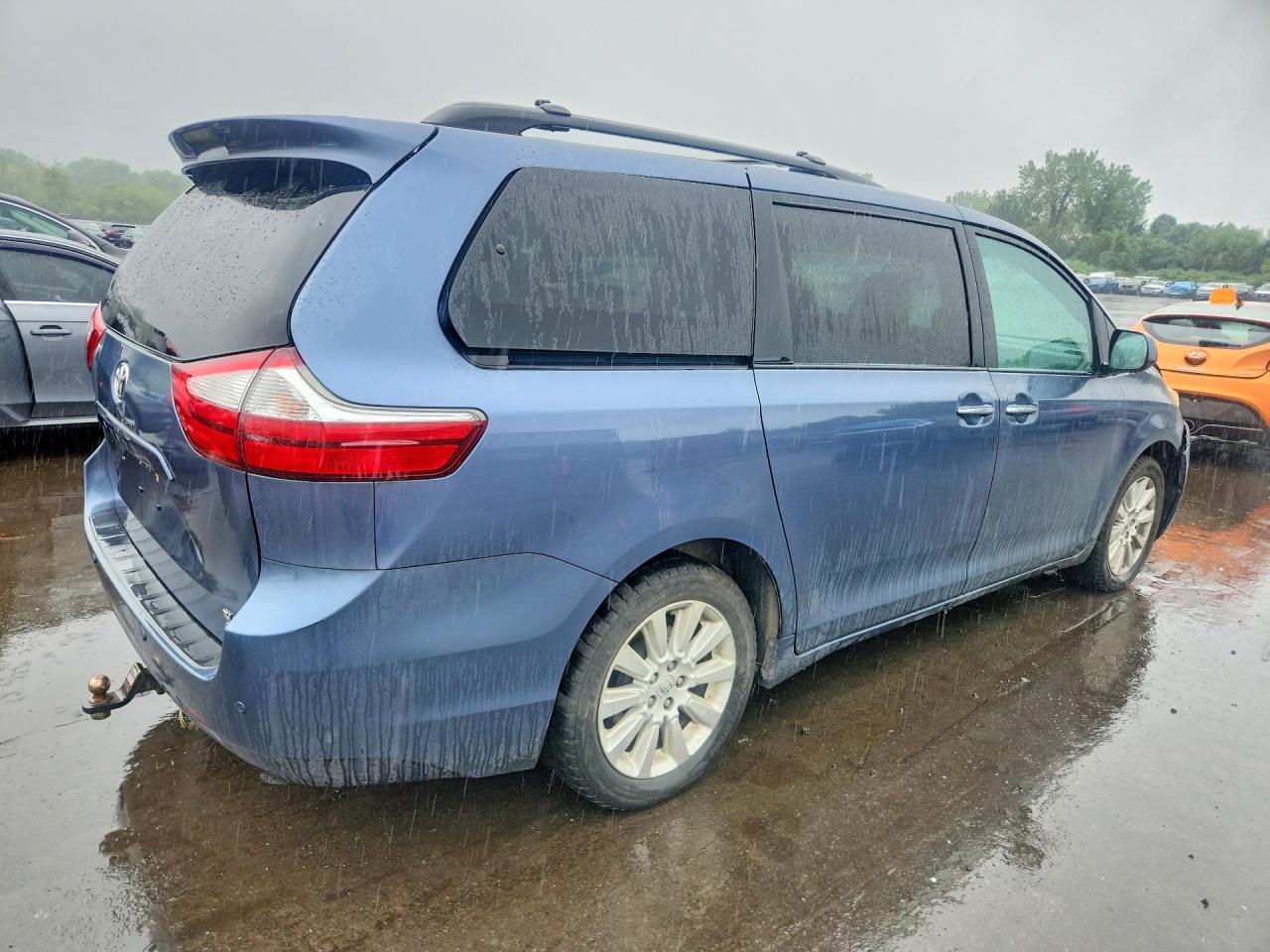 2015 Toyota Sienna Xle 7-passenger Blue vin: 5TDDK3DC7FS099245