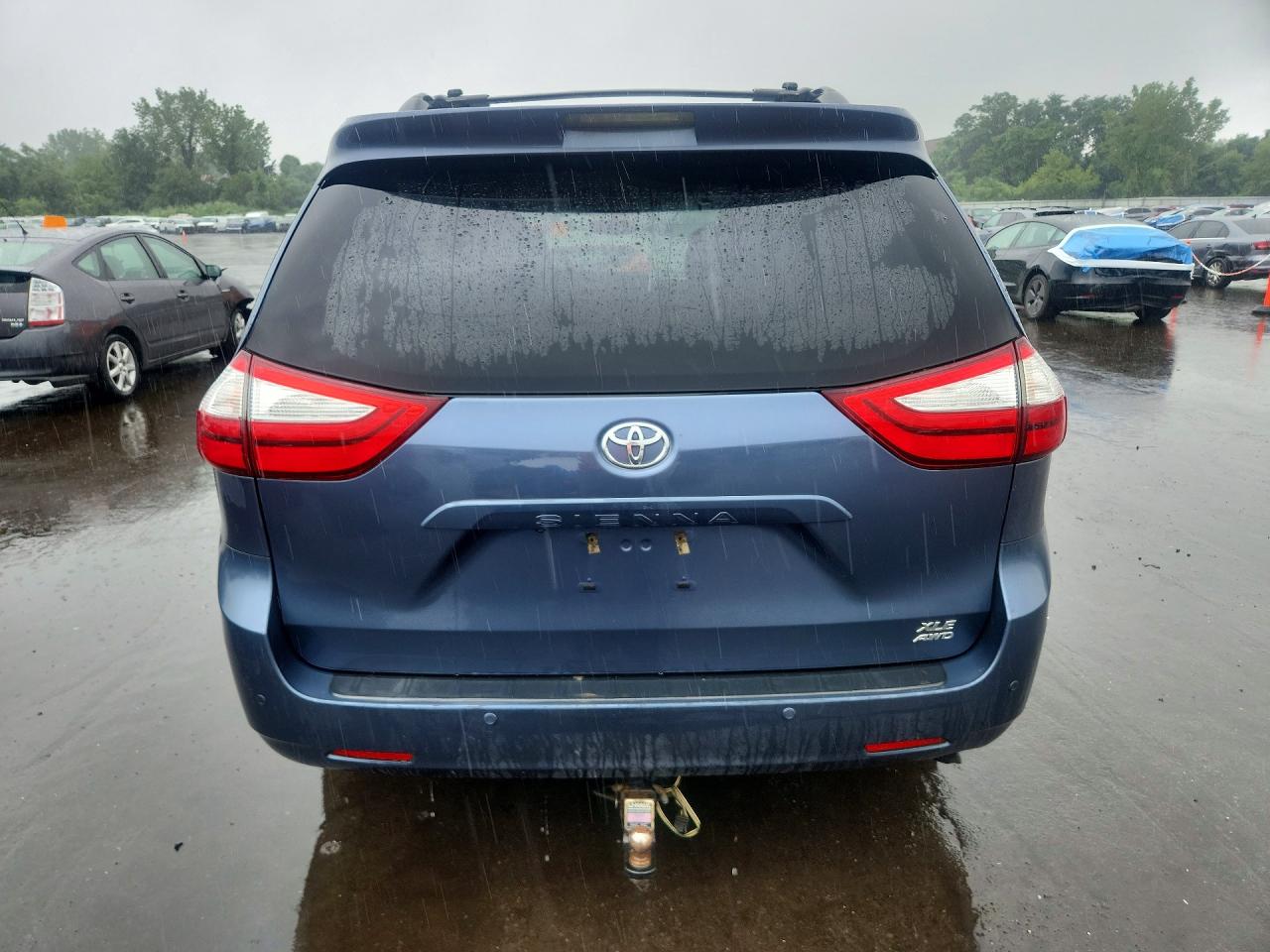 2015 Toyota Sienna Xle 7-passenger Blue vin: 5TDDK3DC7FS099245