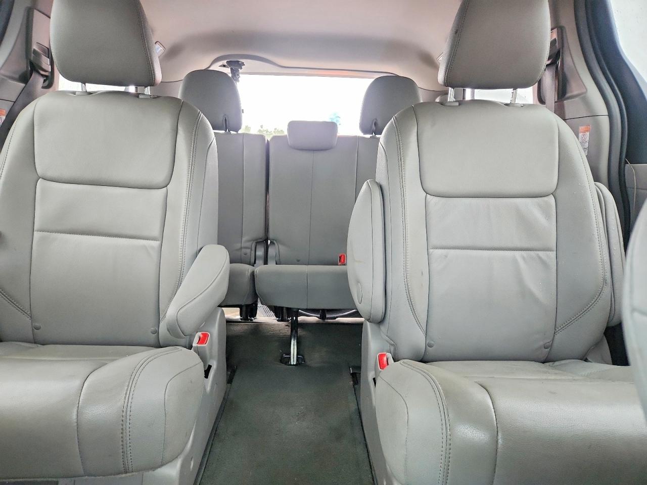 2015 Toyota Sienna Xle 7-passenger Blue vin: 5TDDK3DC7FS099245