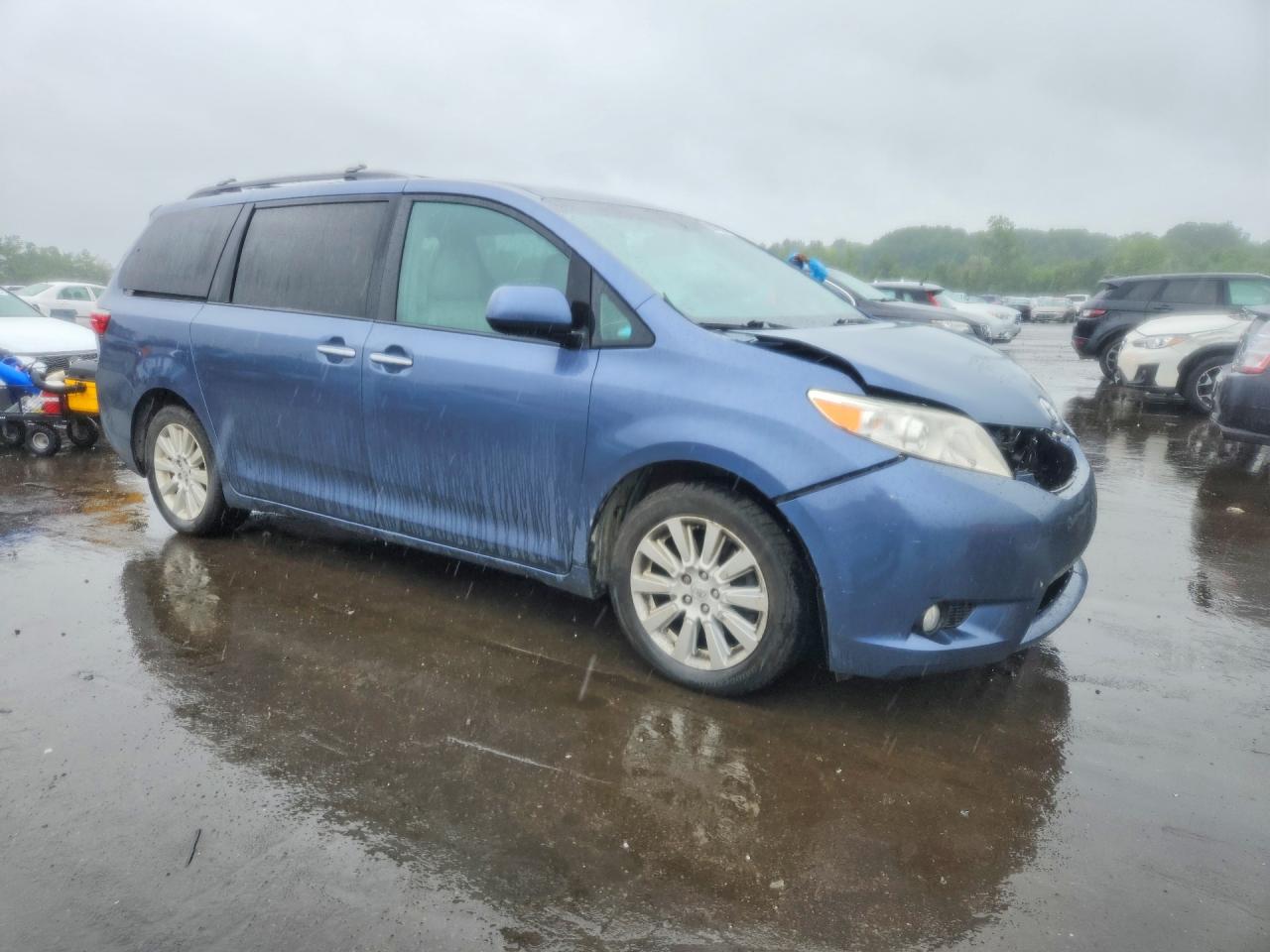 2015 Toyota Sienna Xle 7-passenger Blue vin: 5TDDK3DC7FS099245