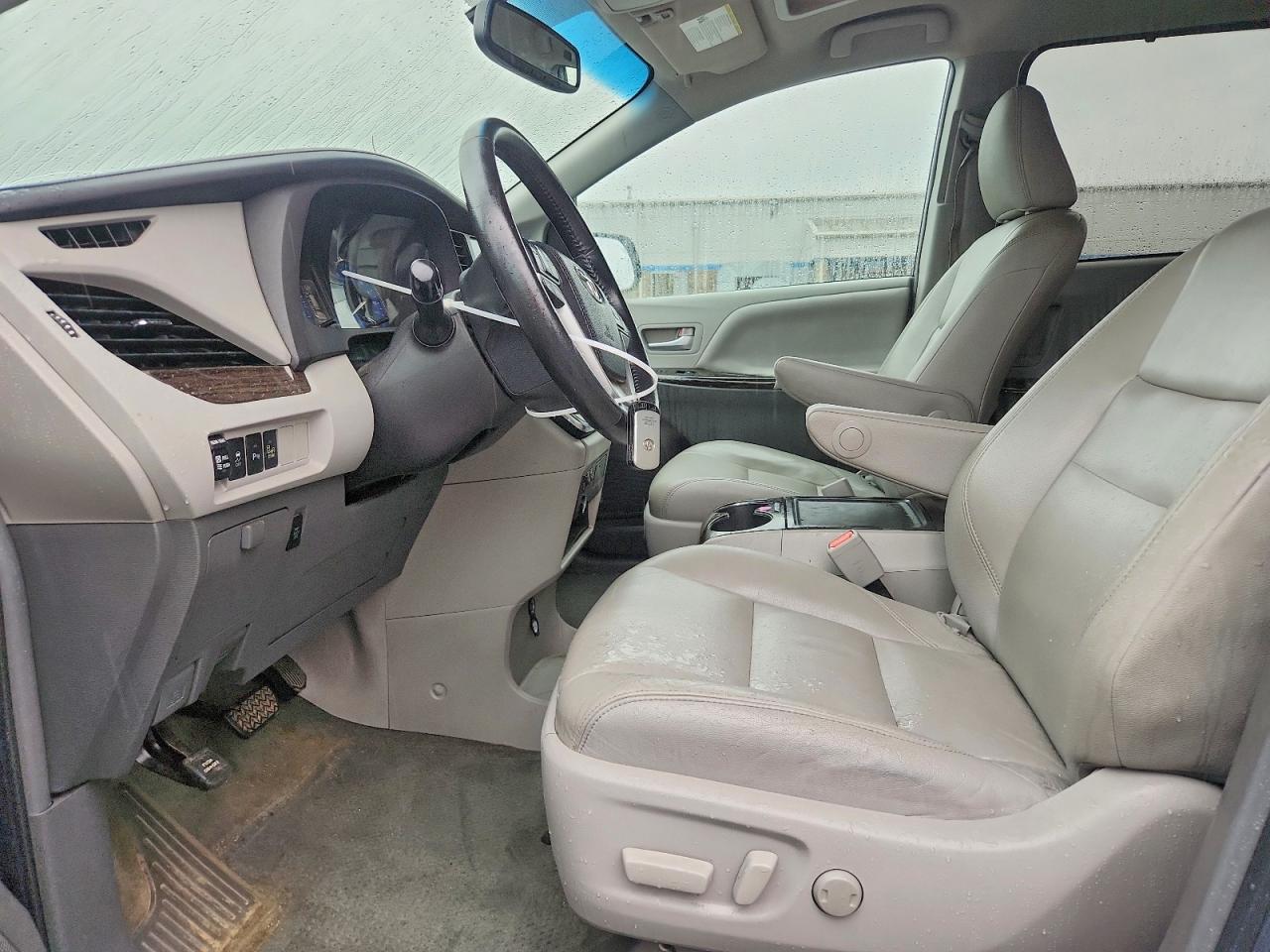 2015 Toyota Sienna Xle 7-passenger Blue vin: 5TDDK3DC7FS099245