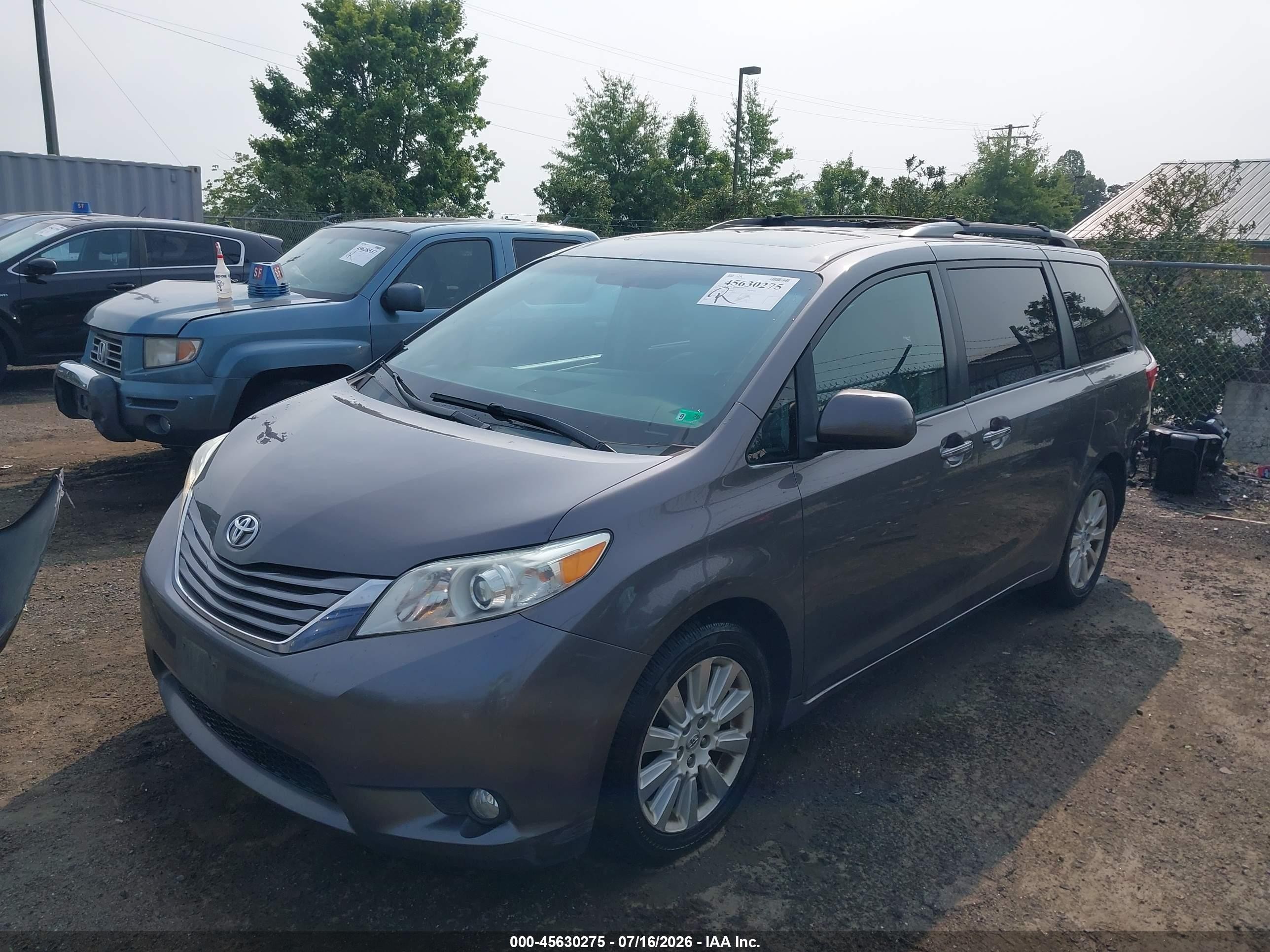 2015 Toyota Sienna Xle Premium 7 Passenger Gray vin: 5TDDK3DC7FS100782