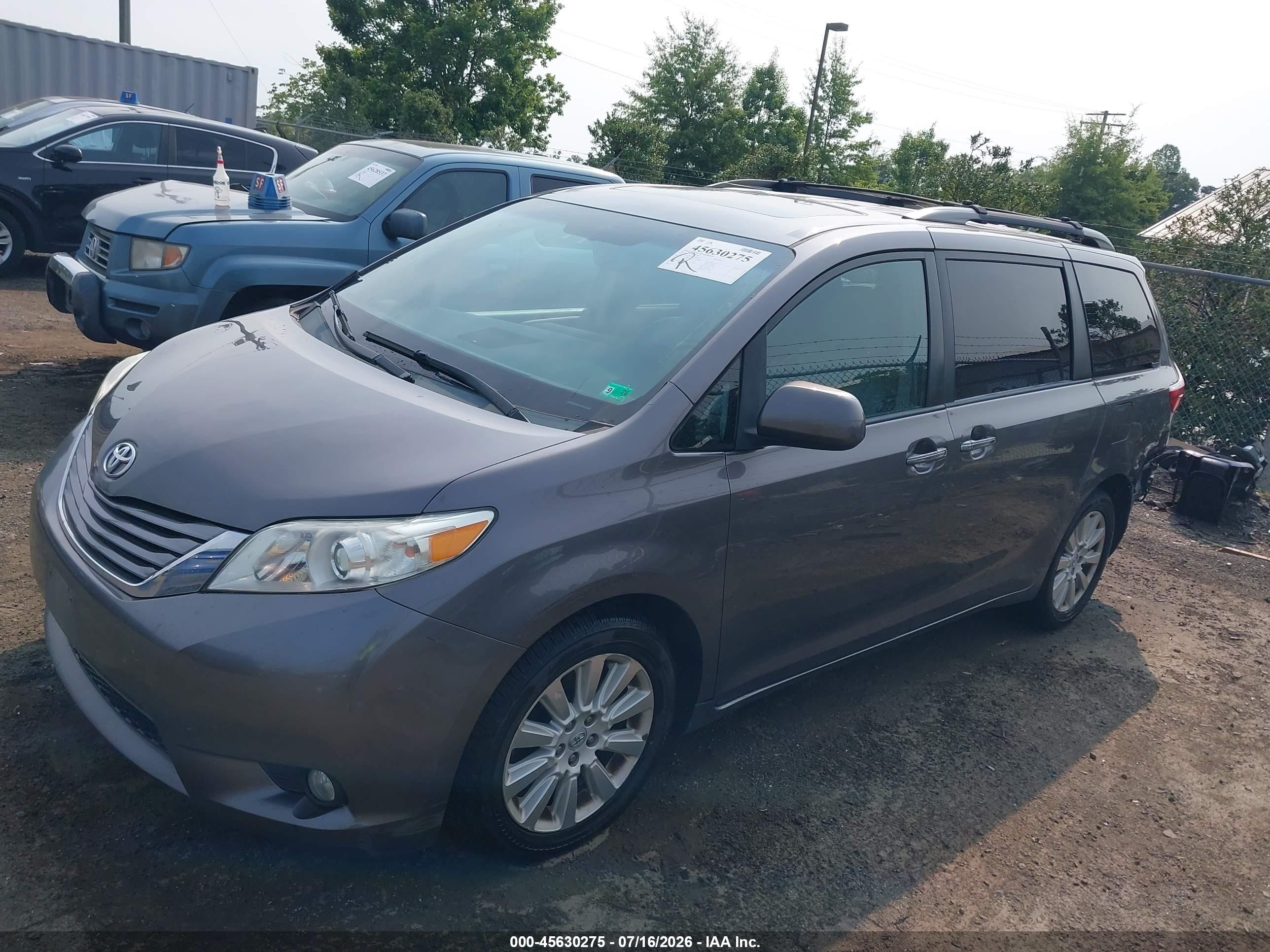 2015 Toyota Sienna Xle Premium 7 Passenger Gray vin: 5TDDK3DC7FS100782