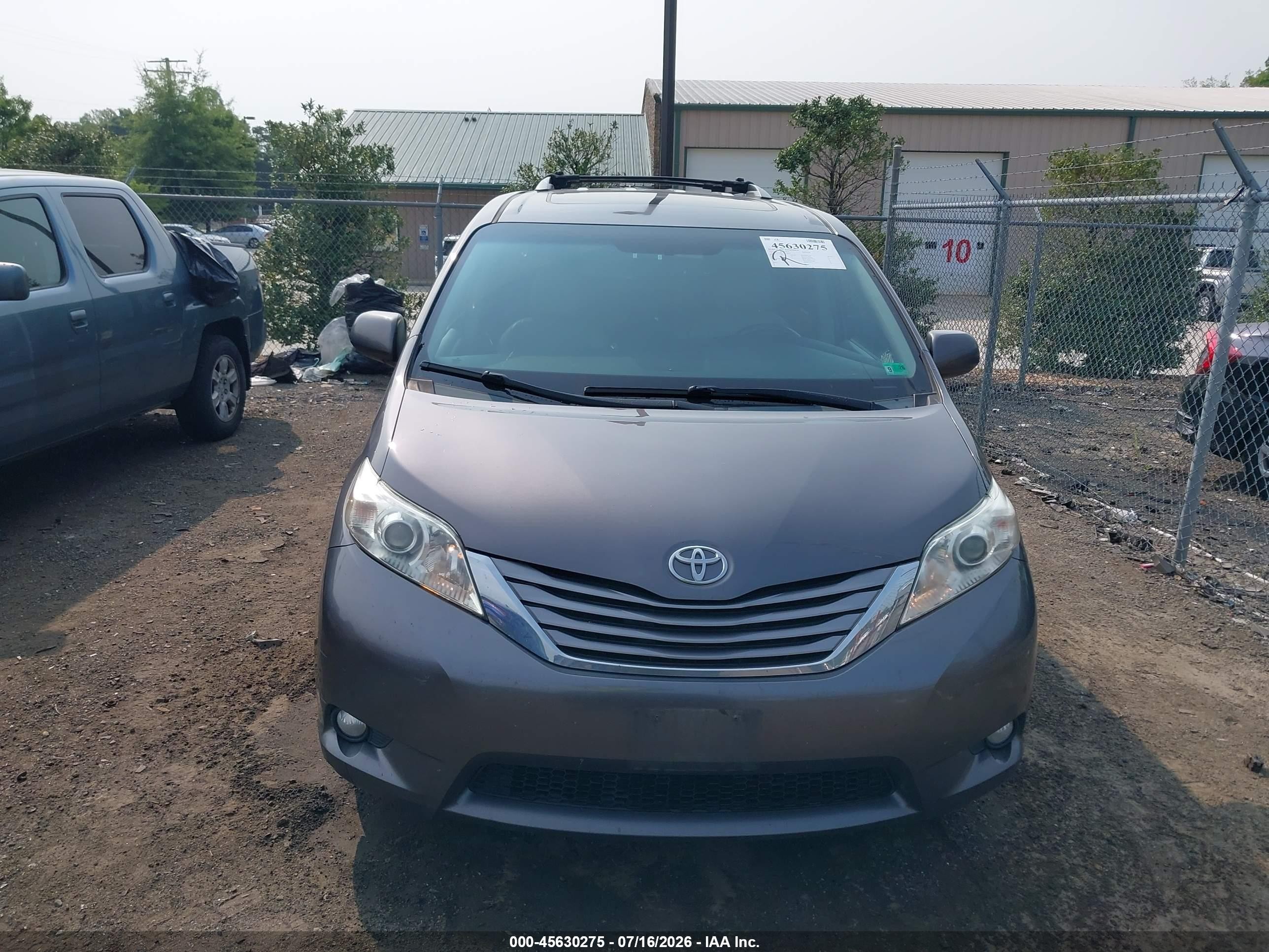 2015 Toyota Sienna Xle Premium 7 Passenger Gray vin: 5TDDK3DC7FS100782