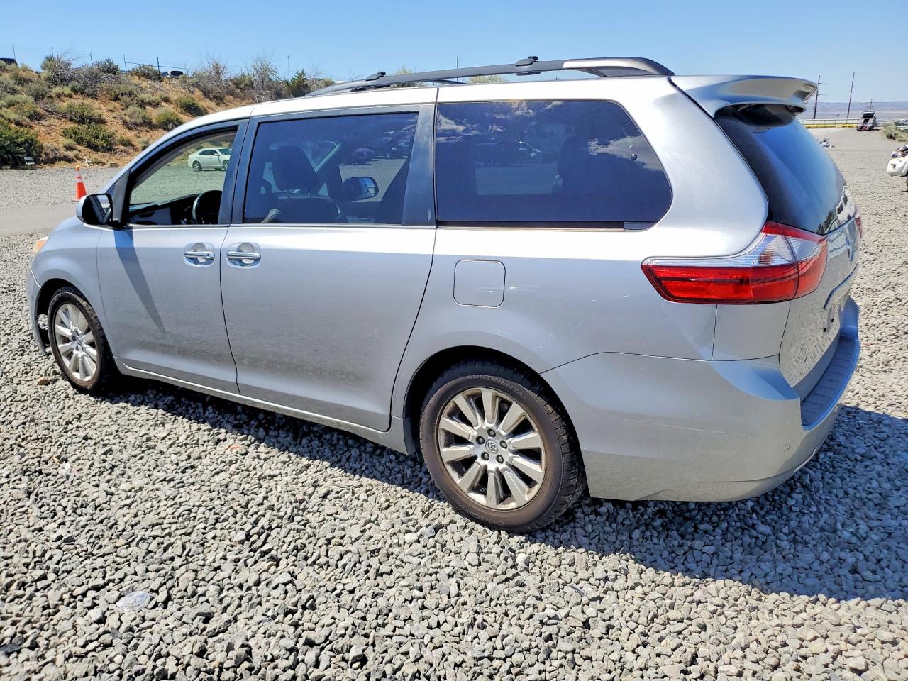 2015 Toyota Sienna Xle Premium 7-passenger Silver vin: 5TDDK3DC7FS102287
