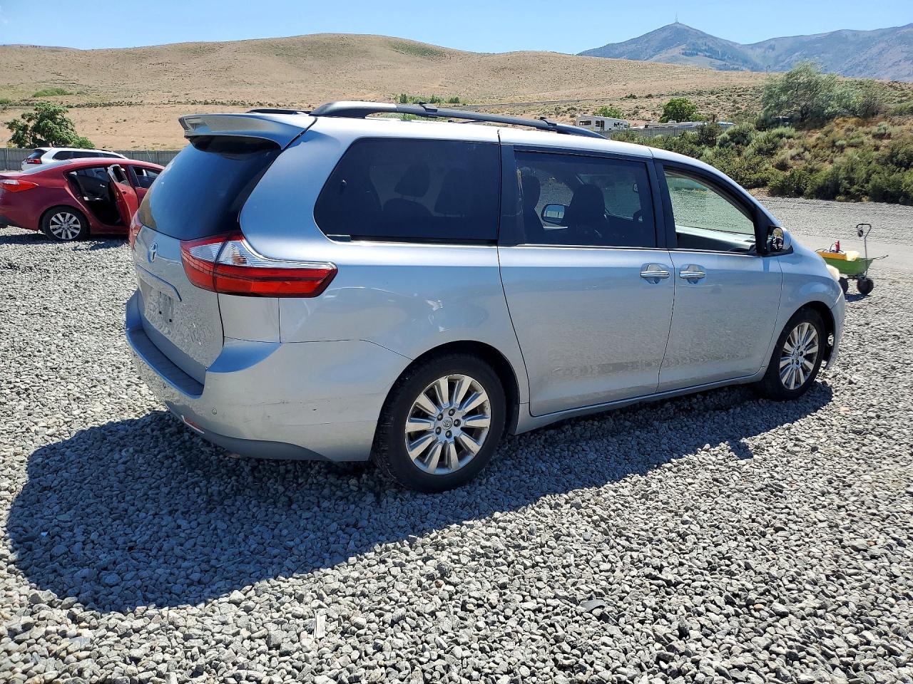 2015 Toyota Sienna Xle Premium 7-passenger Silver vin: 5TDDK3DC7FS102287