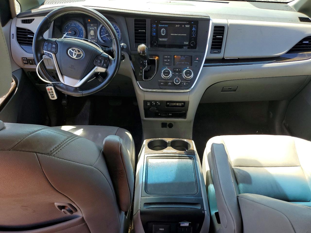 2015 Toyota Sienna Xle Premium 7-passenger Silver vin: 5TDDK3DC7FS102287