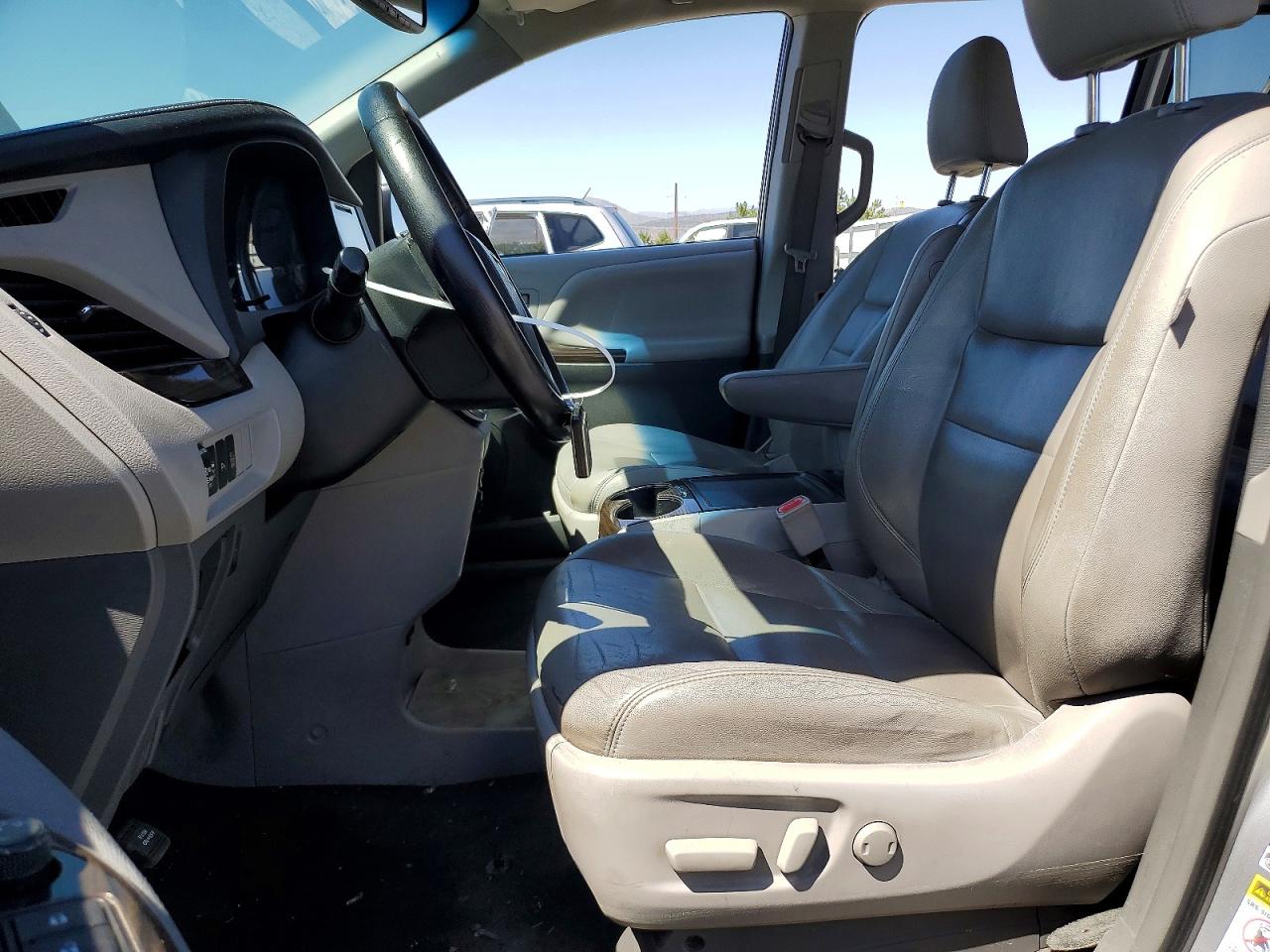 2015 Toyota Sienna Xle Premium 7-passenger Silver vin: 5TDDK3DC7FS102287