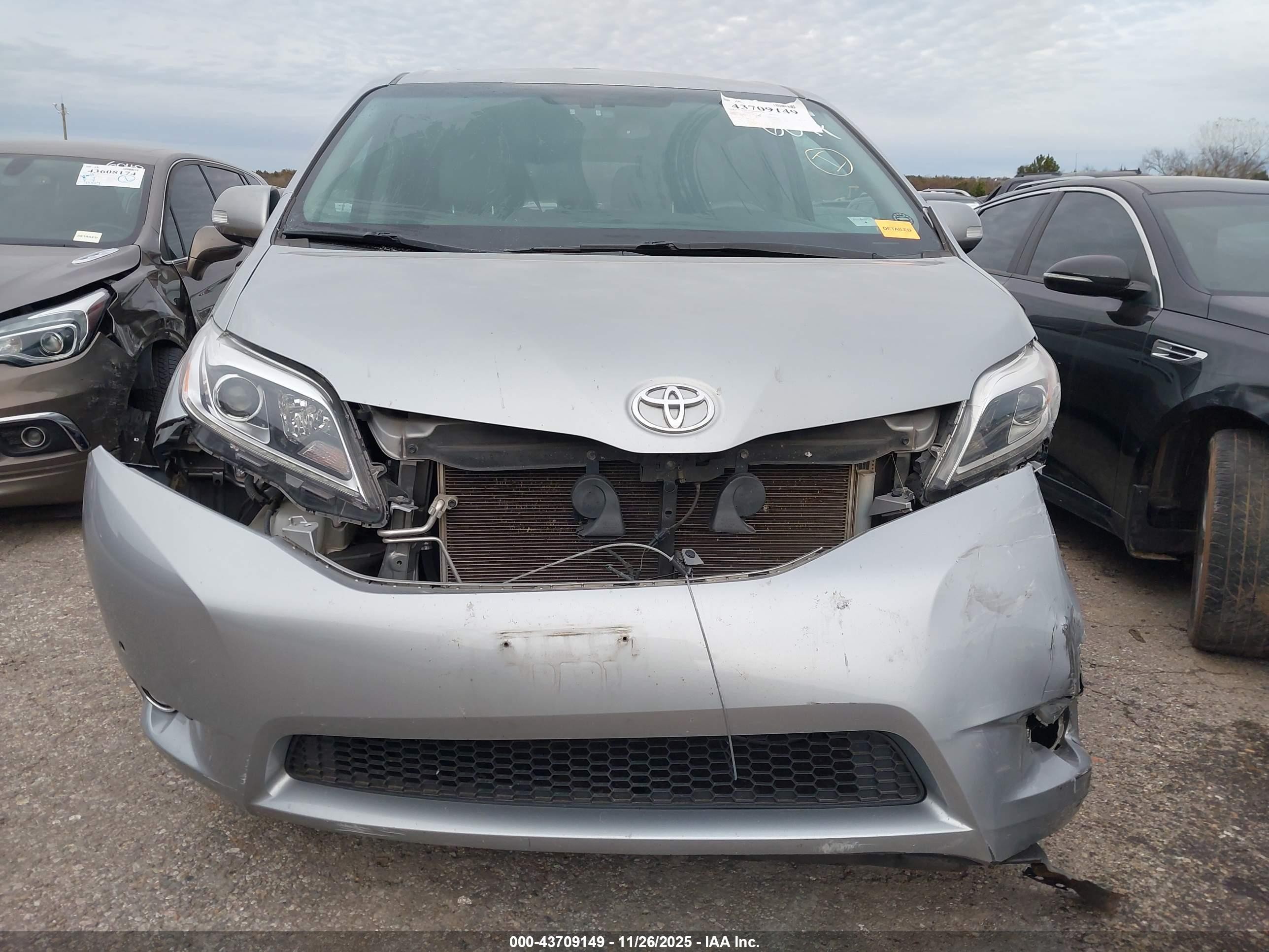 2015 Toyota Sienna Limited Premium 7 Passenger Серебряный vin: 5TDDK3DC7FS116044