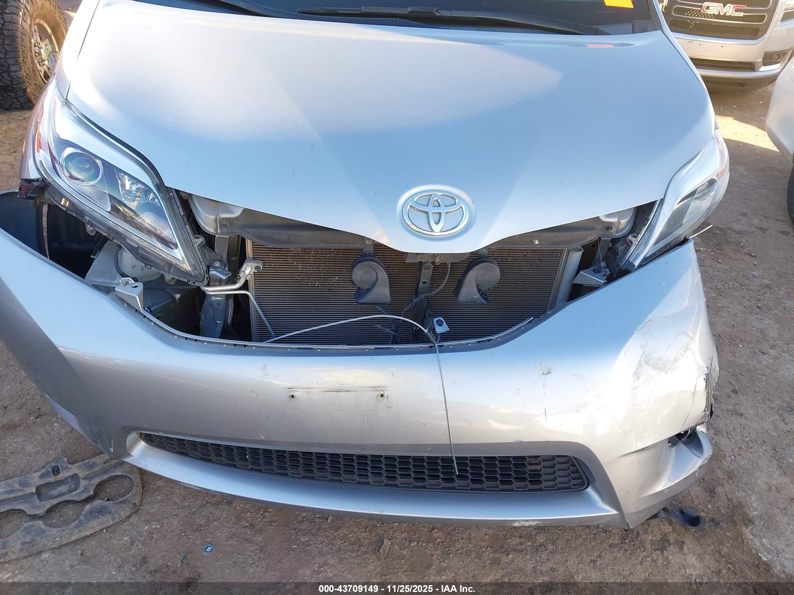 2015 Toyota Sienna Limited Premium 7 Passenger Серебряный vin: 5TDDK3DC7FS116044