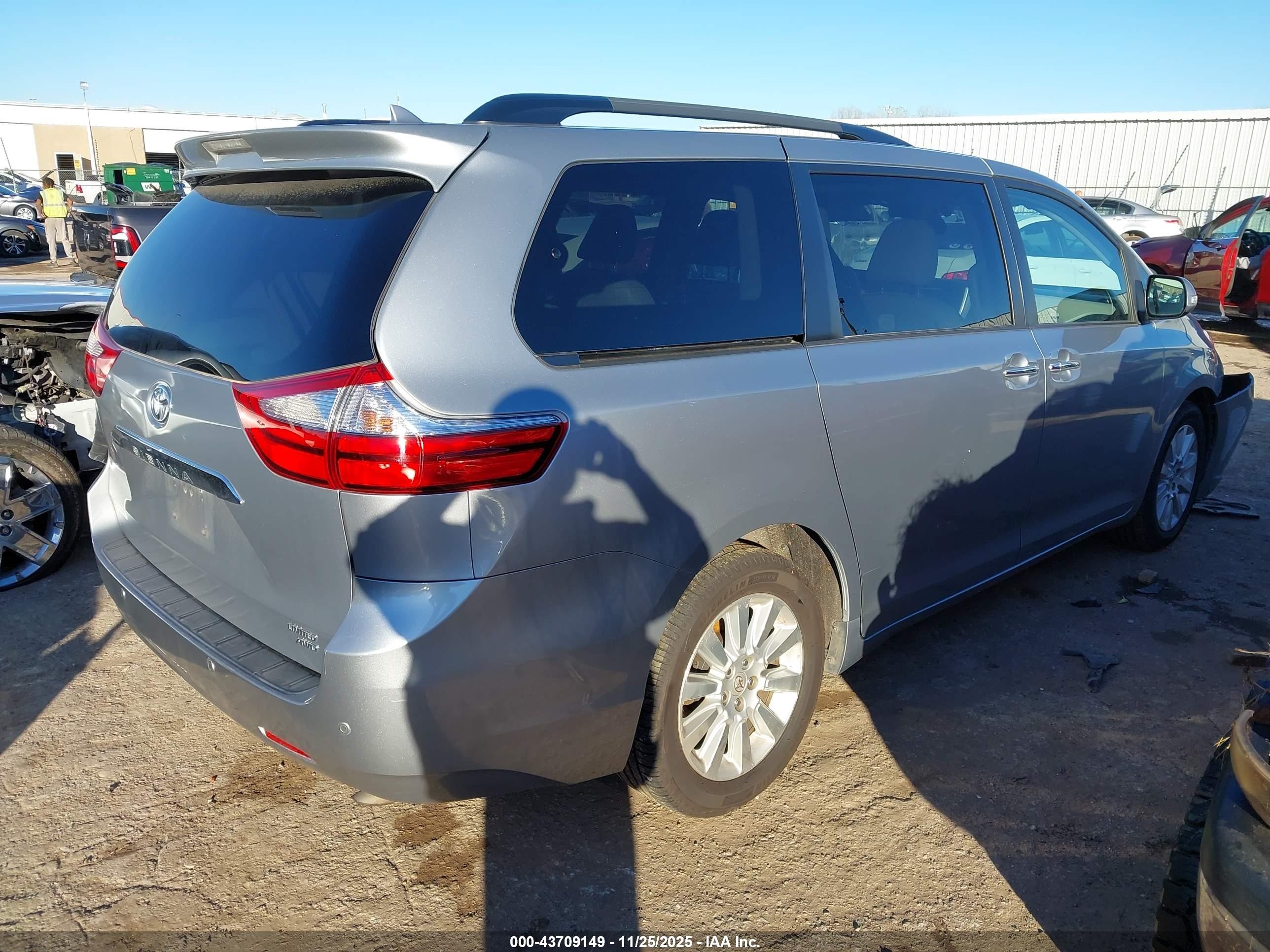 2015 Toyota Sienna Limited Premium 7 Passenger Серебряный vin: 5TDDK3DC7FS116044